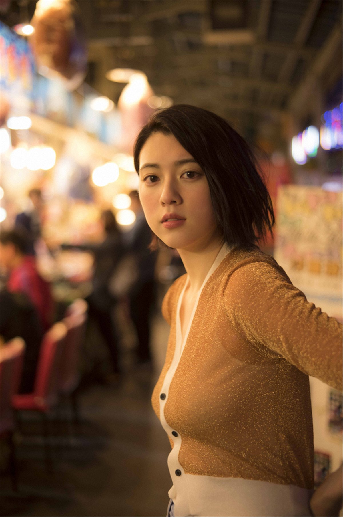 Photobook 2018 04 15 Ayaka Miyoshi 三吉彩花 Across The Sky 0056 0825654566.jpg