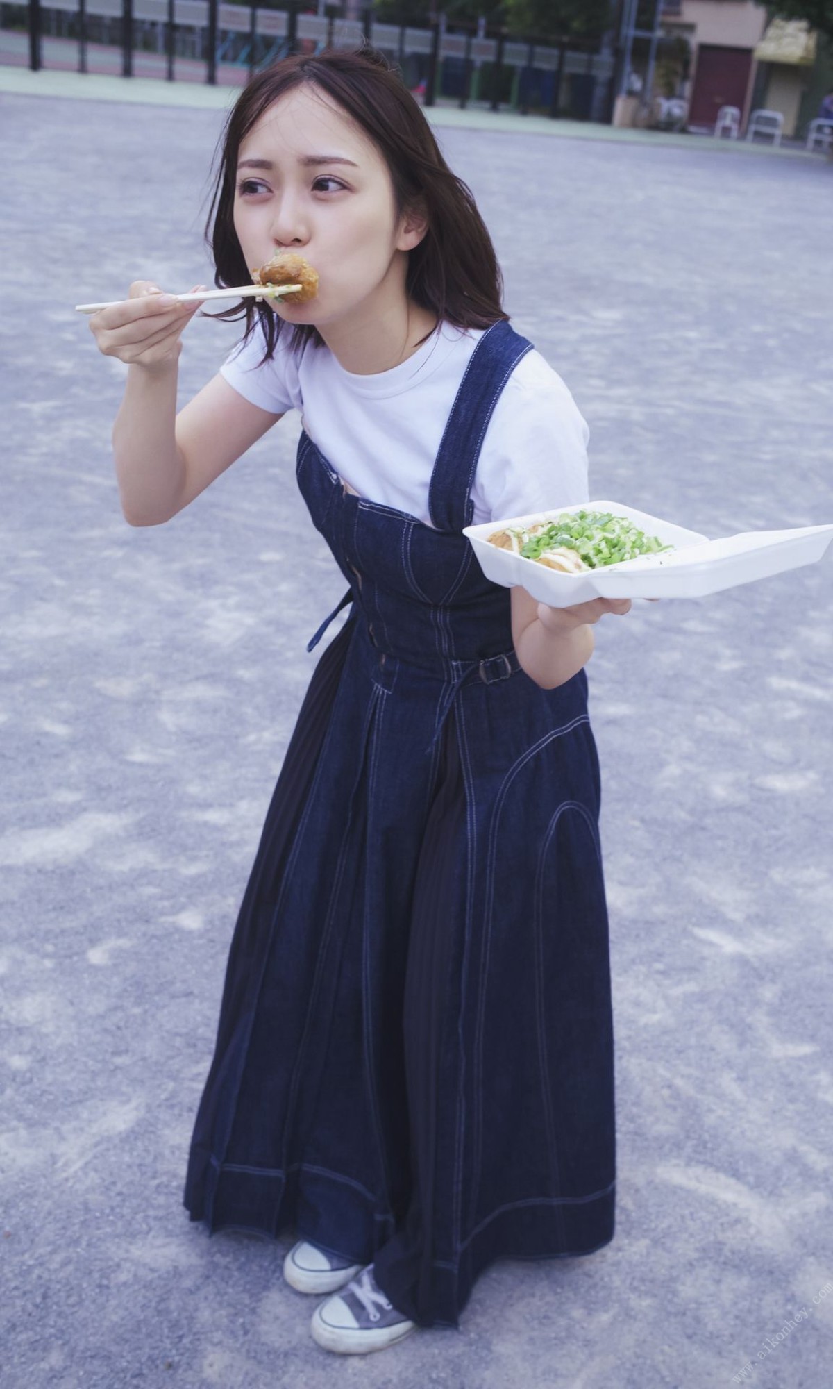 Weekly Photobook 2022 10 03 Makoto Okunaka 奥仲麻琴 Happy Now 0003 0711545860.jpg