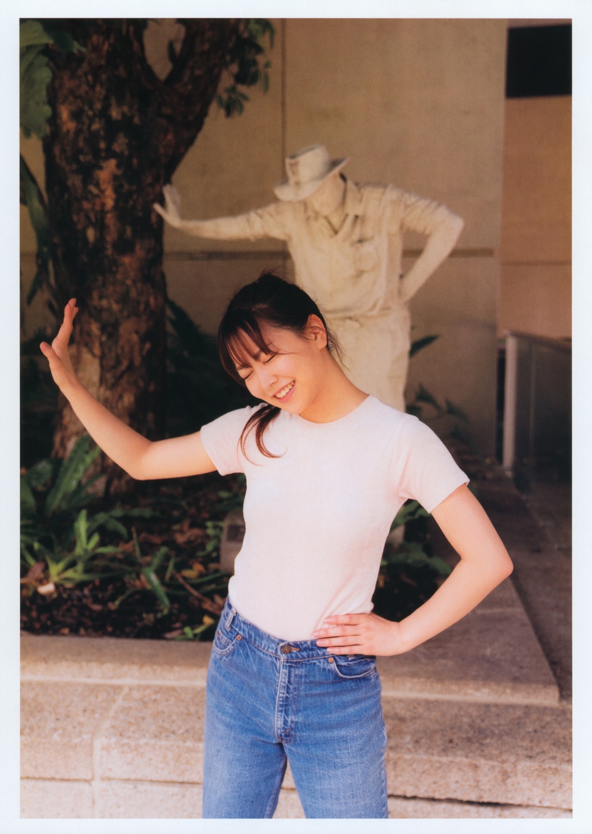 Photobook Miru Shiroma 白間美瑠 LOVE RUSH 0006 0768966110.jpg