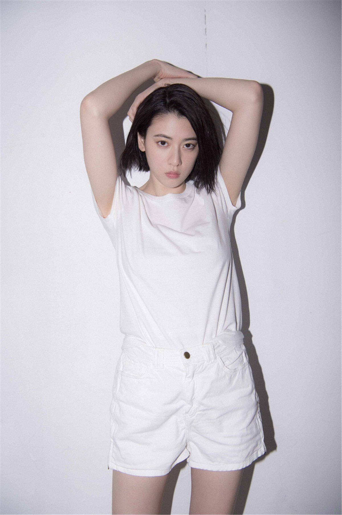 Photobook 2018 04 15 Ayaka Miyoshi 三吉彩花 Across The Sky 0062 1041995404.jpg