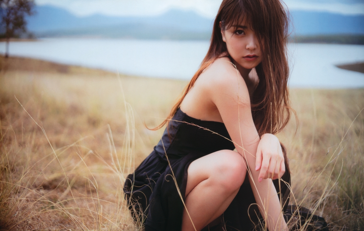 Photobook Miru Shiroma 白間美瑠 LOVE RUSH 0054 9990245660.jpg