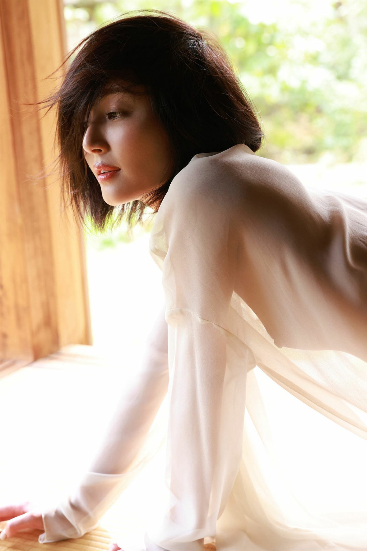 Photobook 新藤まなみ 蠱惑 Vol 2 オール未公開100カット超完全版 まさかの初バストトップ解禁FRIDAYデジタル写真集 0052 6264548768.jpg