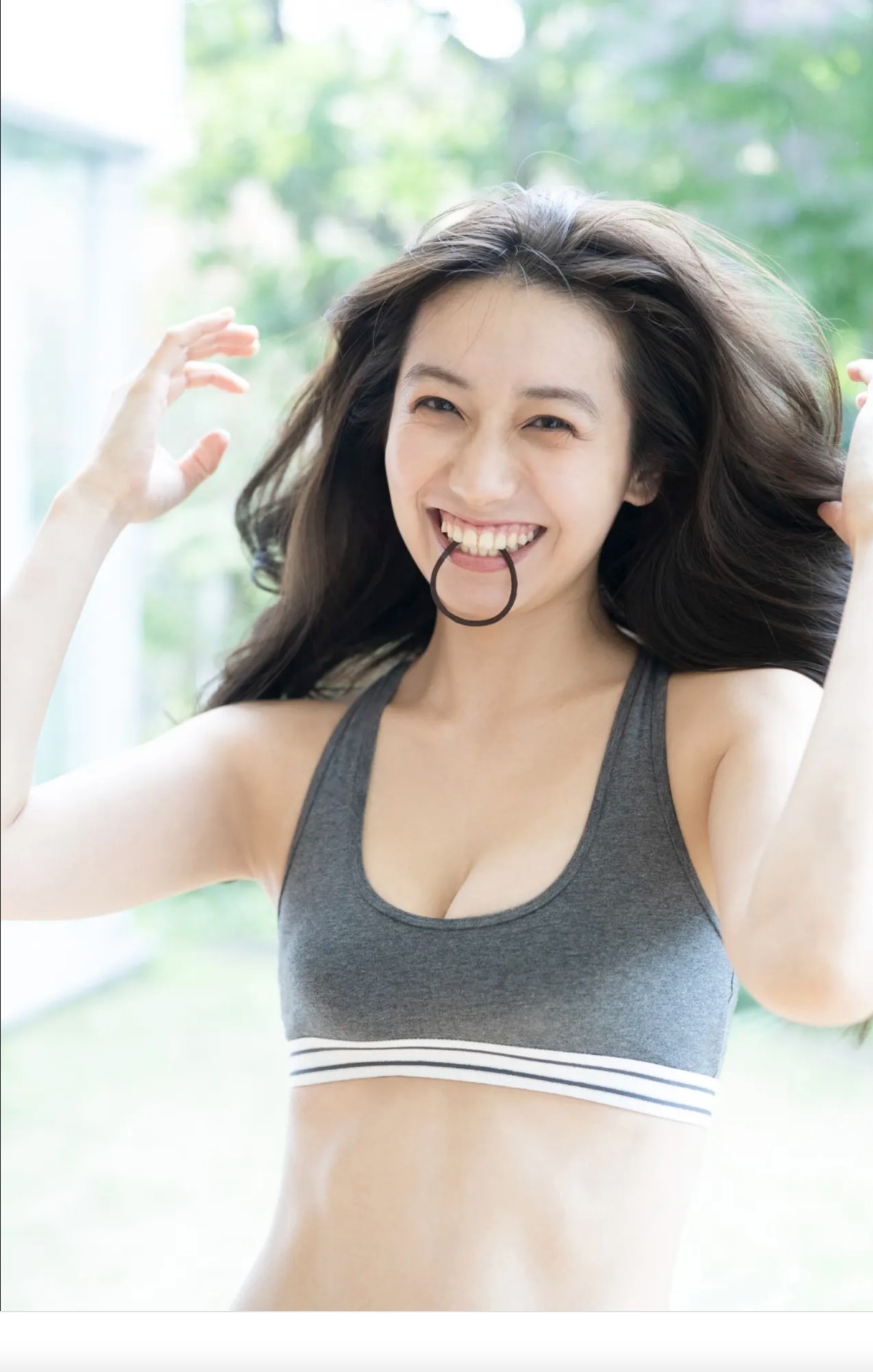 FRIDAYデジタル写真集 Airi Sato 佐藤あいり Glossy Bare Skin Vol 1 0008 0951252655.jpg