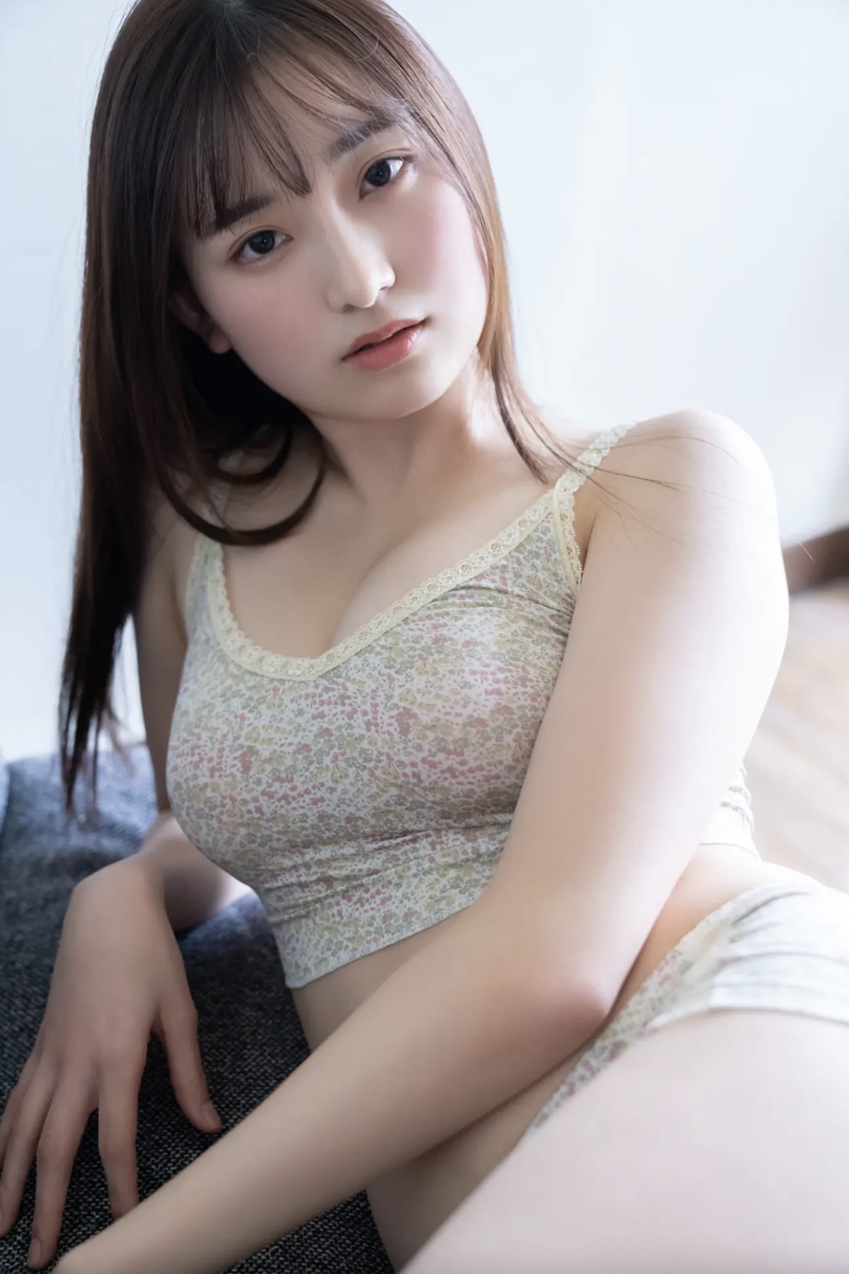 FRIDAY 2023.02.02 Airi Saito 斎藤愛莉 – Make My Heart Pound