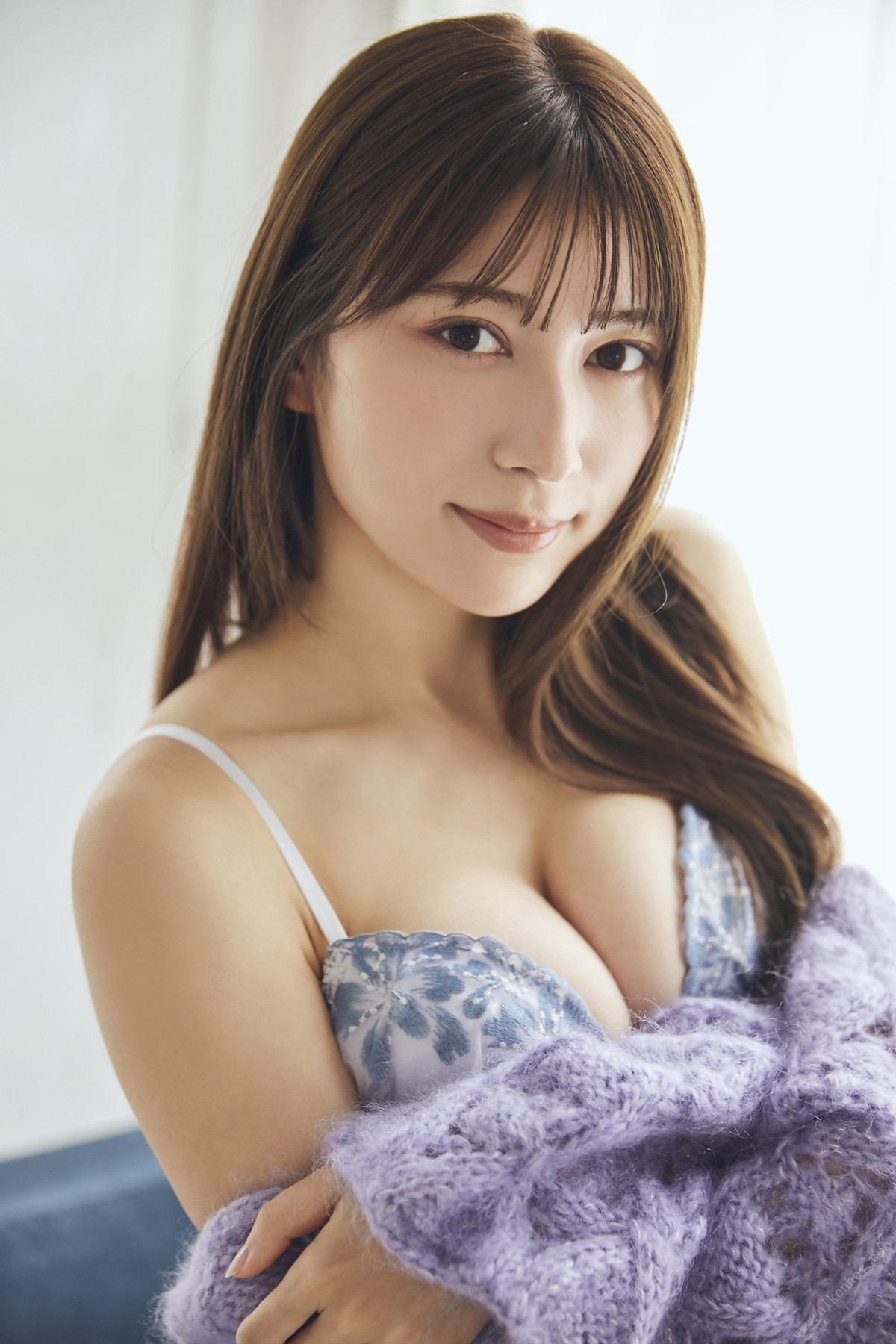 Manga Action Photobook 2023 03 07 Risa Yukihira 雪平莉左 Spring Groove 0003 2840805098.jpg