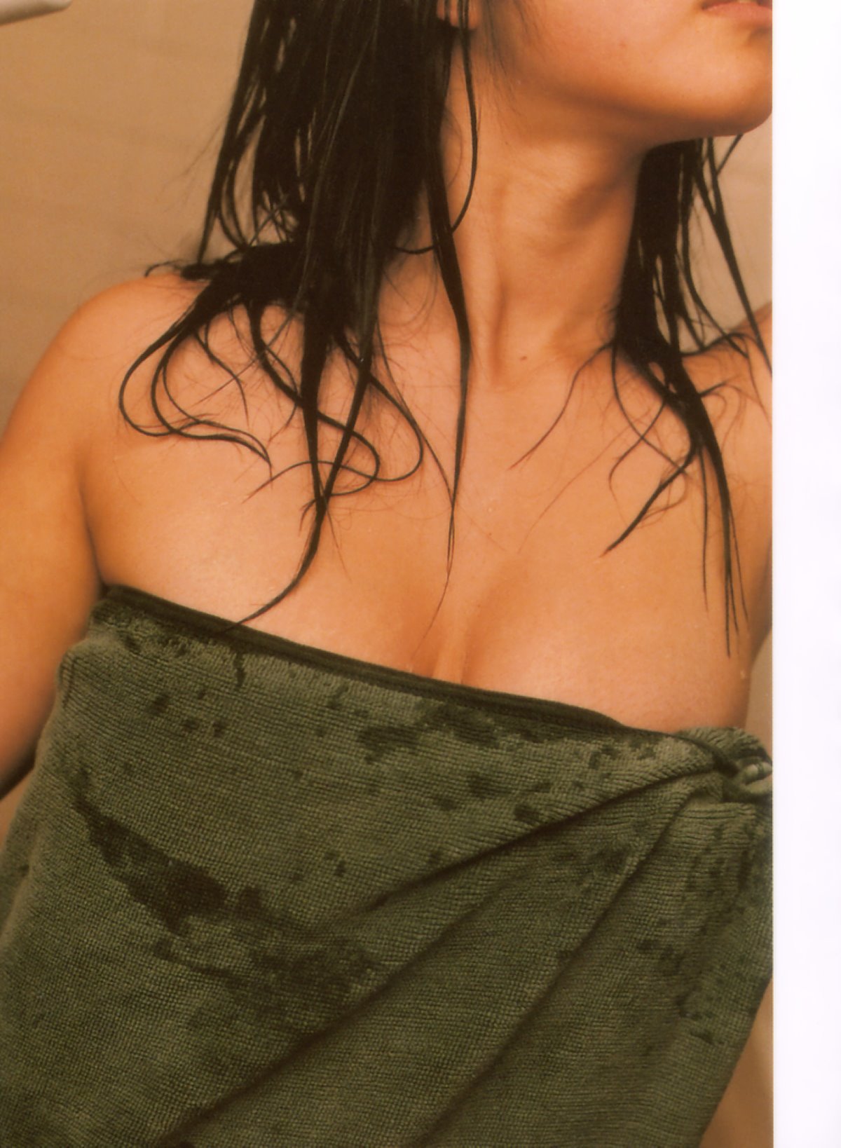 Photobook Sayaka Isoyama 磯山さやか Secret 0064 2191100258.jpg