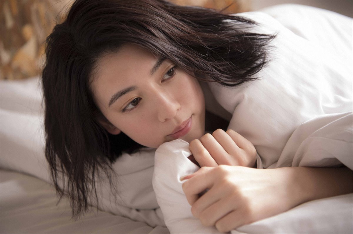 Photobook 2018 04 15 Ayaka Miyoshi 三吉彩花 Across The Sky 0040 8503464625.jpg