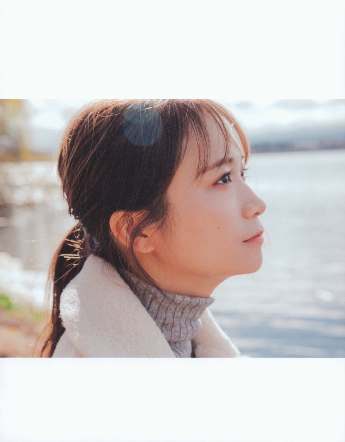 Photobook 2023 02 21 Manatsu Akimoto 秋元真夏 Graduation Commemorative Photo Book 0021 4317189935.jpg