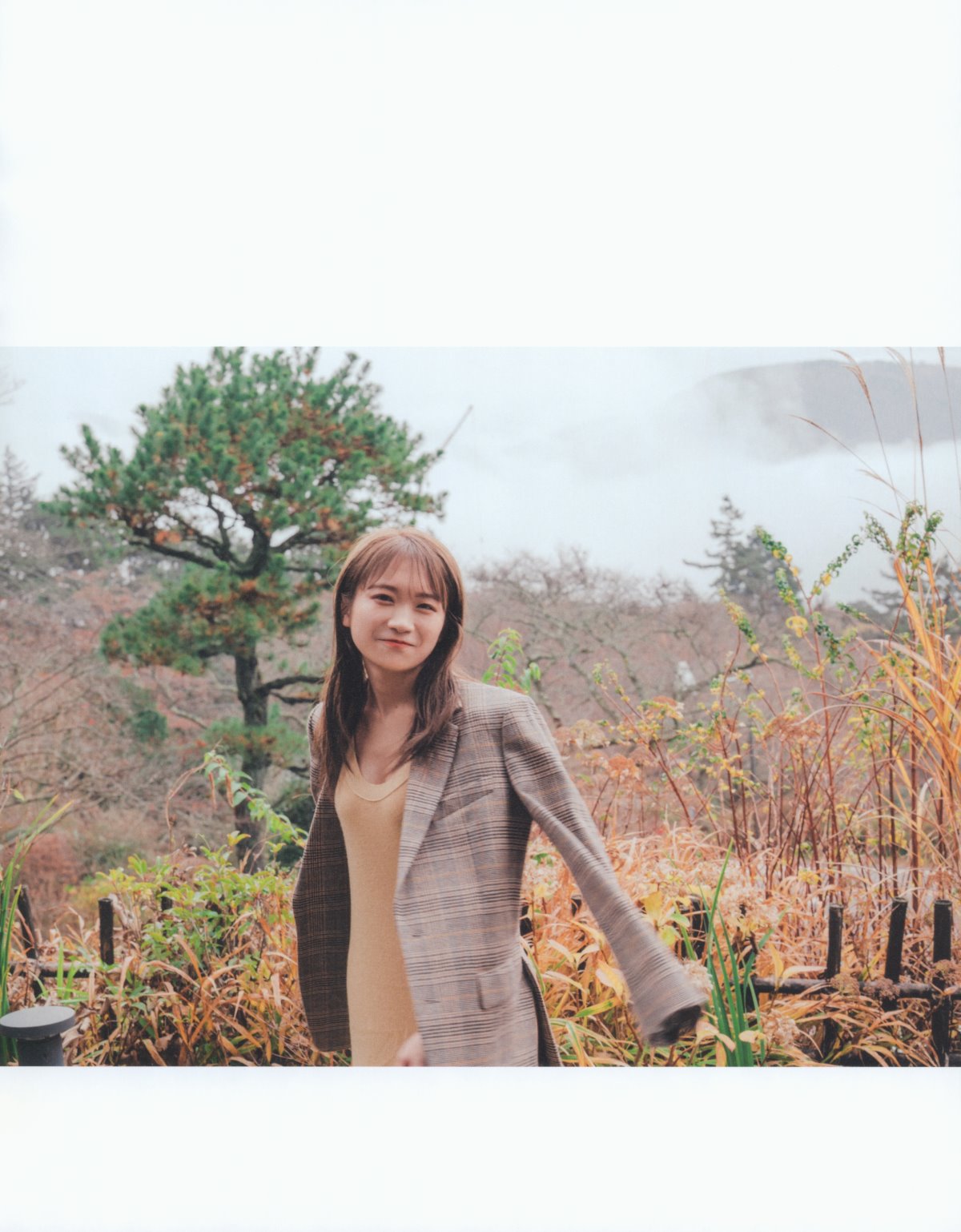 Photobook 2023 02 21 Manatsu Akimoto 秋元真夏 Graduation Commemorative Photo Book 0046 8575736705.jpg