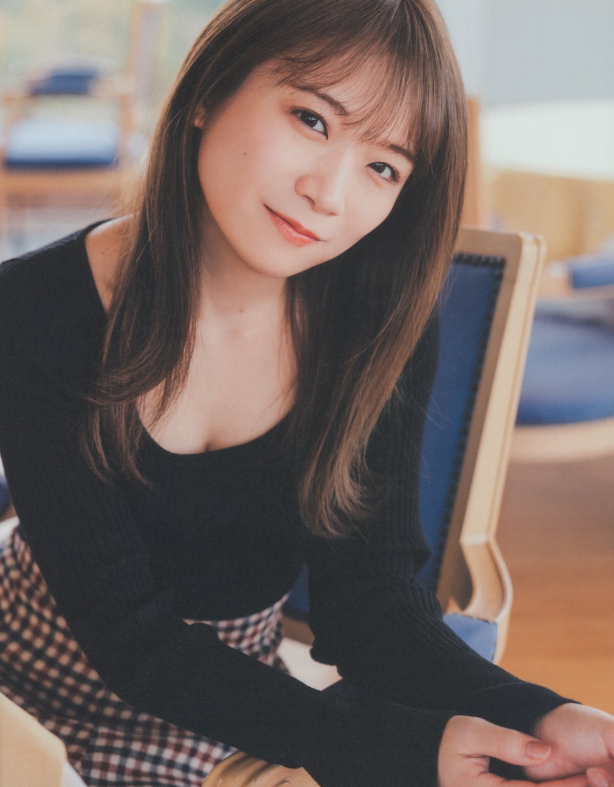 Photobook 2023 02 21 Manatsu Akimoto 秋元真夏 Graduation Commemorative Photo Book 0110 0292290515.jpg