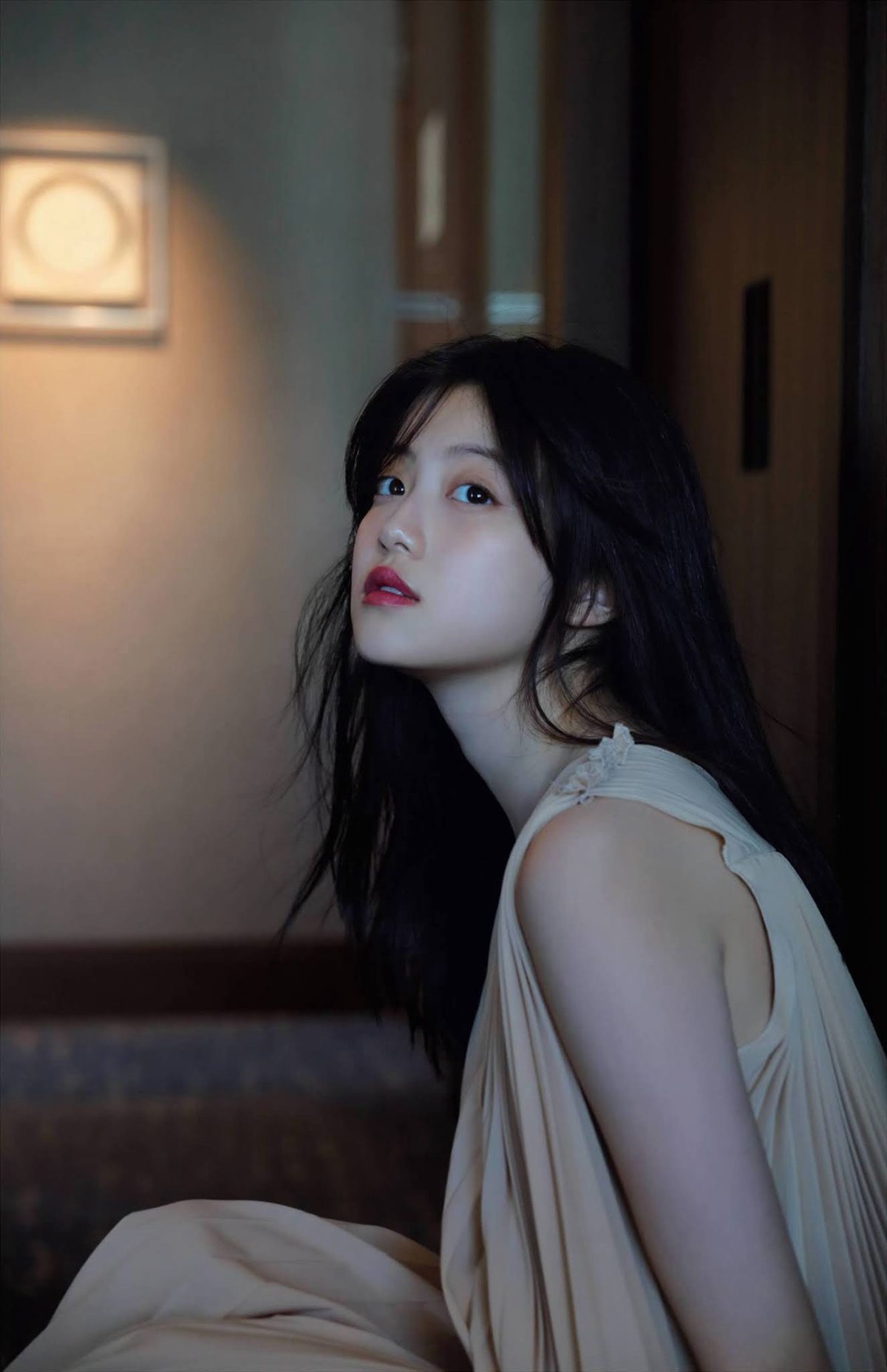 FRIDAY 2021 01 08 15 くるみ 宮地真緒 今田美桜 石田桃香 0021 1128165547.jpg