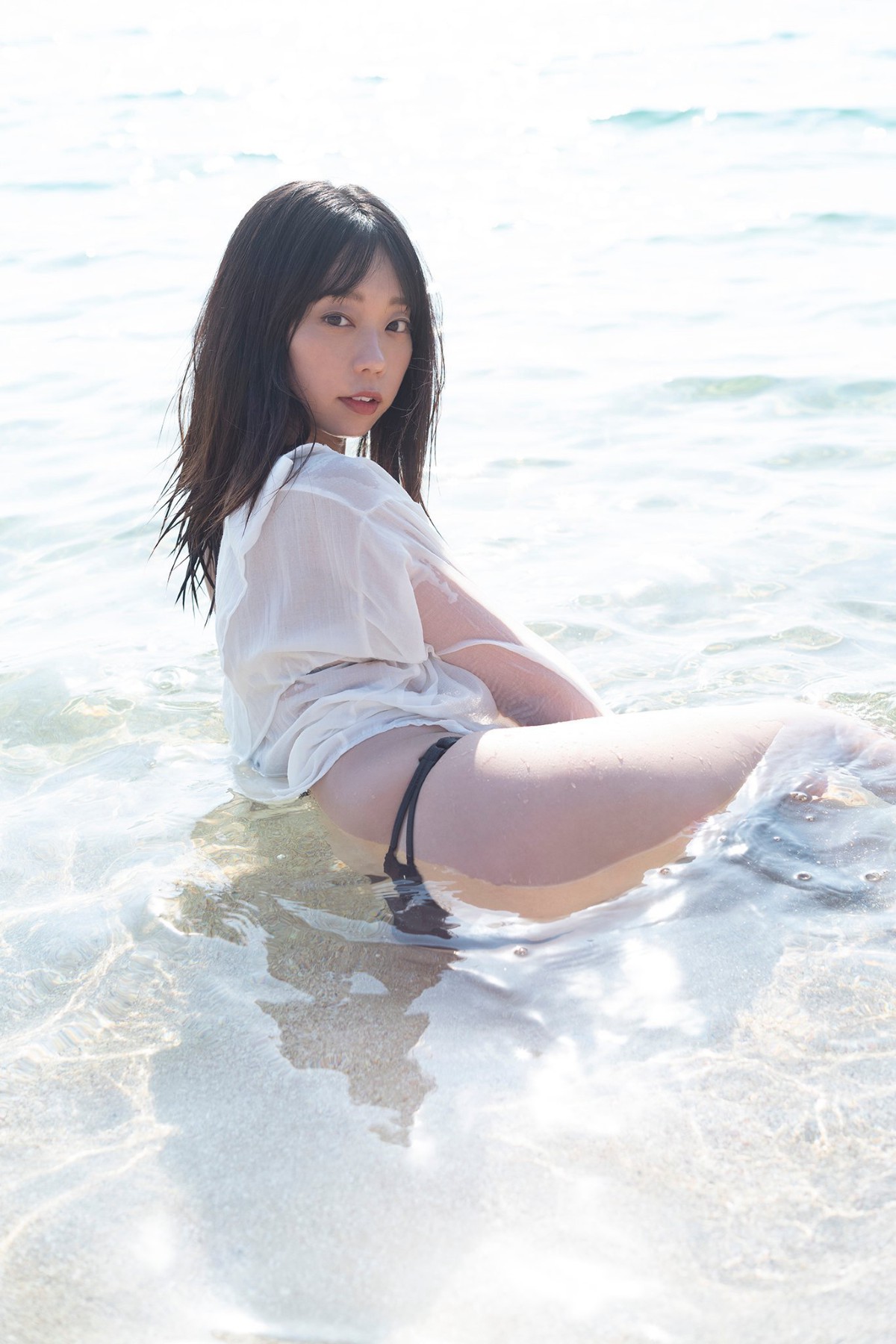 Photobook 2022 11 01 Hikaru Aoyama 青山ひかる Blueprint 0003 8885130753.jpg