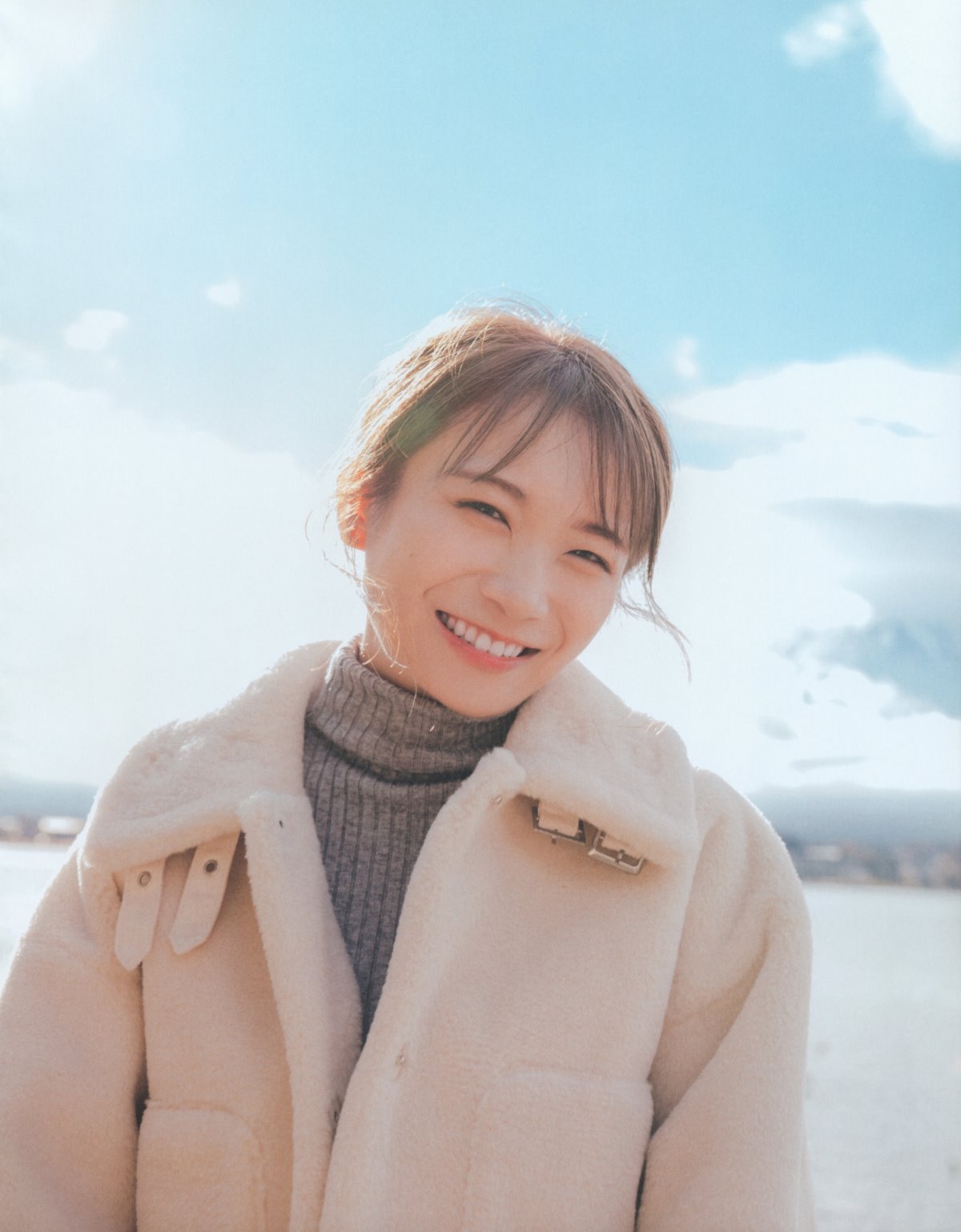 Photobook 2023 02 21 Manatsu Akimoto 秋元真夏 Graduation Commemorative Photo Book 0019 3389750953.jpg