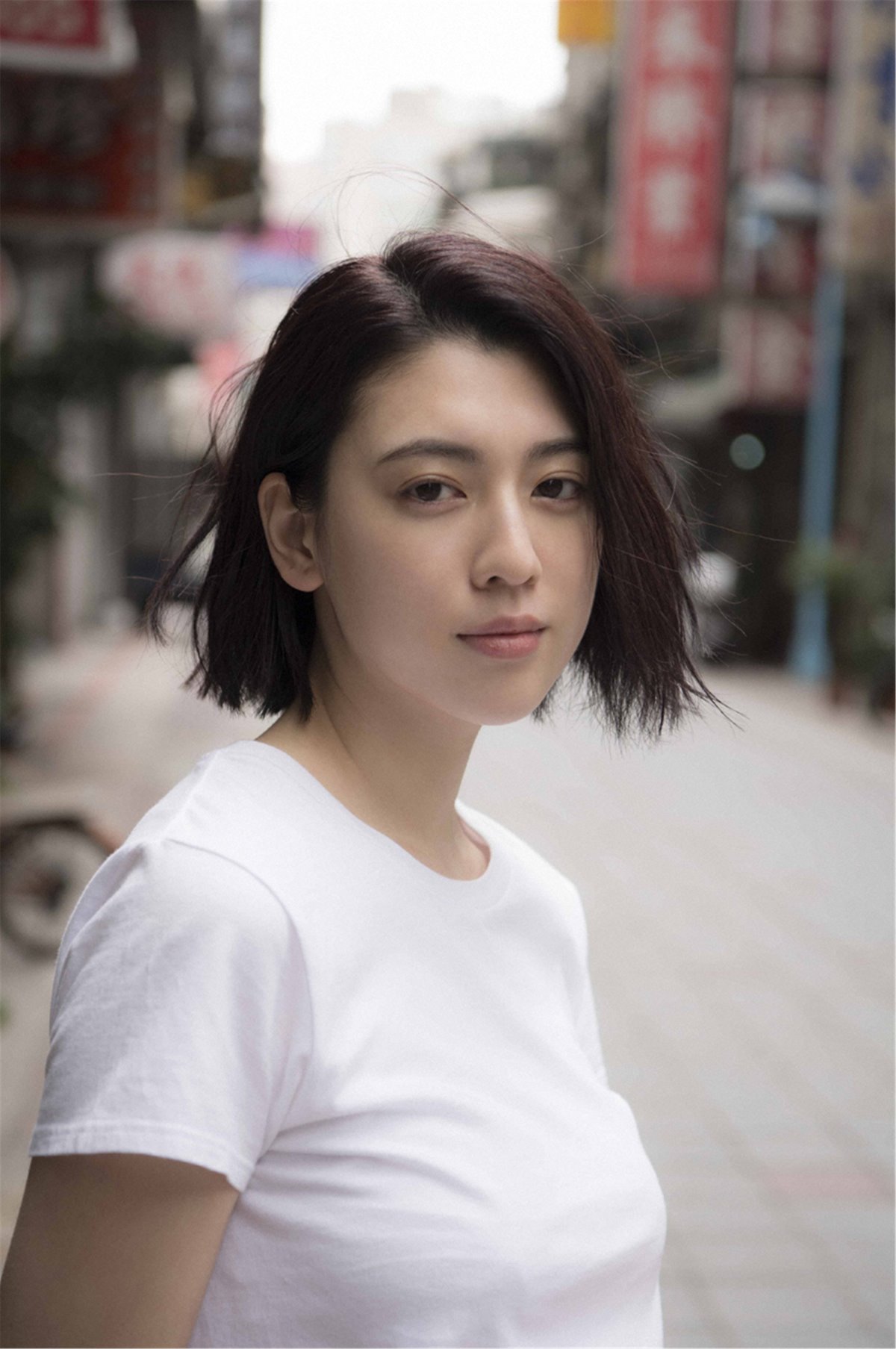 Photobook 2018 04 15 Ayaka Miyoshi 三吉彩花 Across The Sky 0066 7262049420.jpg