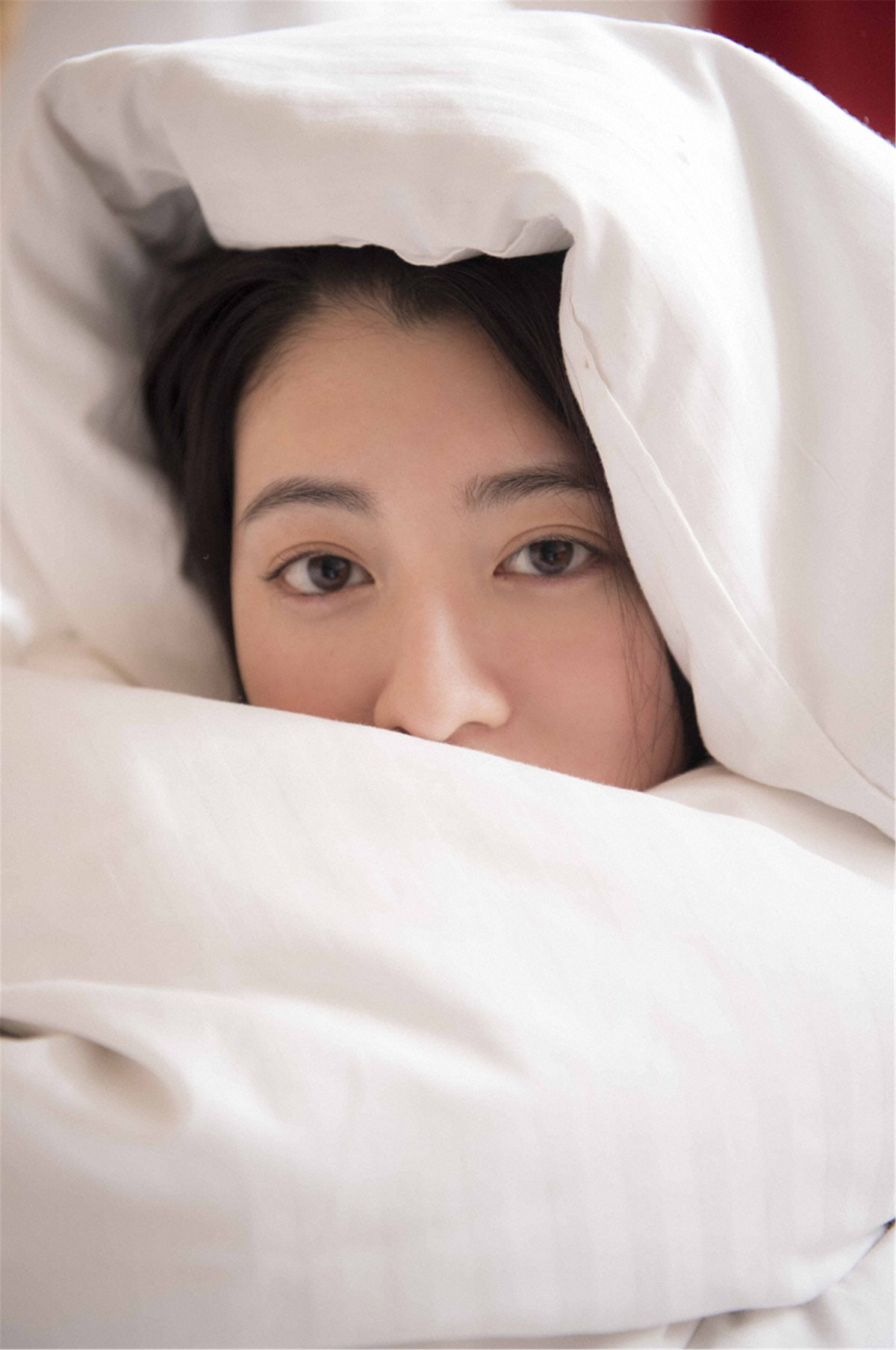 Photobook 2018 04 15 Ayaka Miyoshi 三吉彩花 Across The Sky 0037 8202978777.jpg