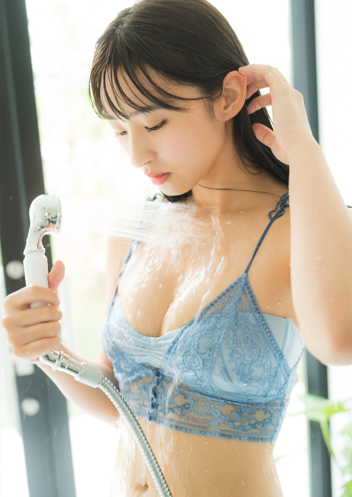 YJ Photobook 2022 11 17 Hinata Matsumoto 松本日向 The Dream Goes On 0020 7418012162.jpg