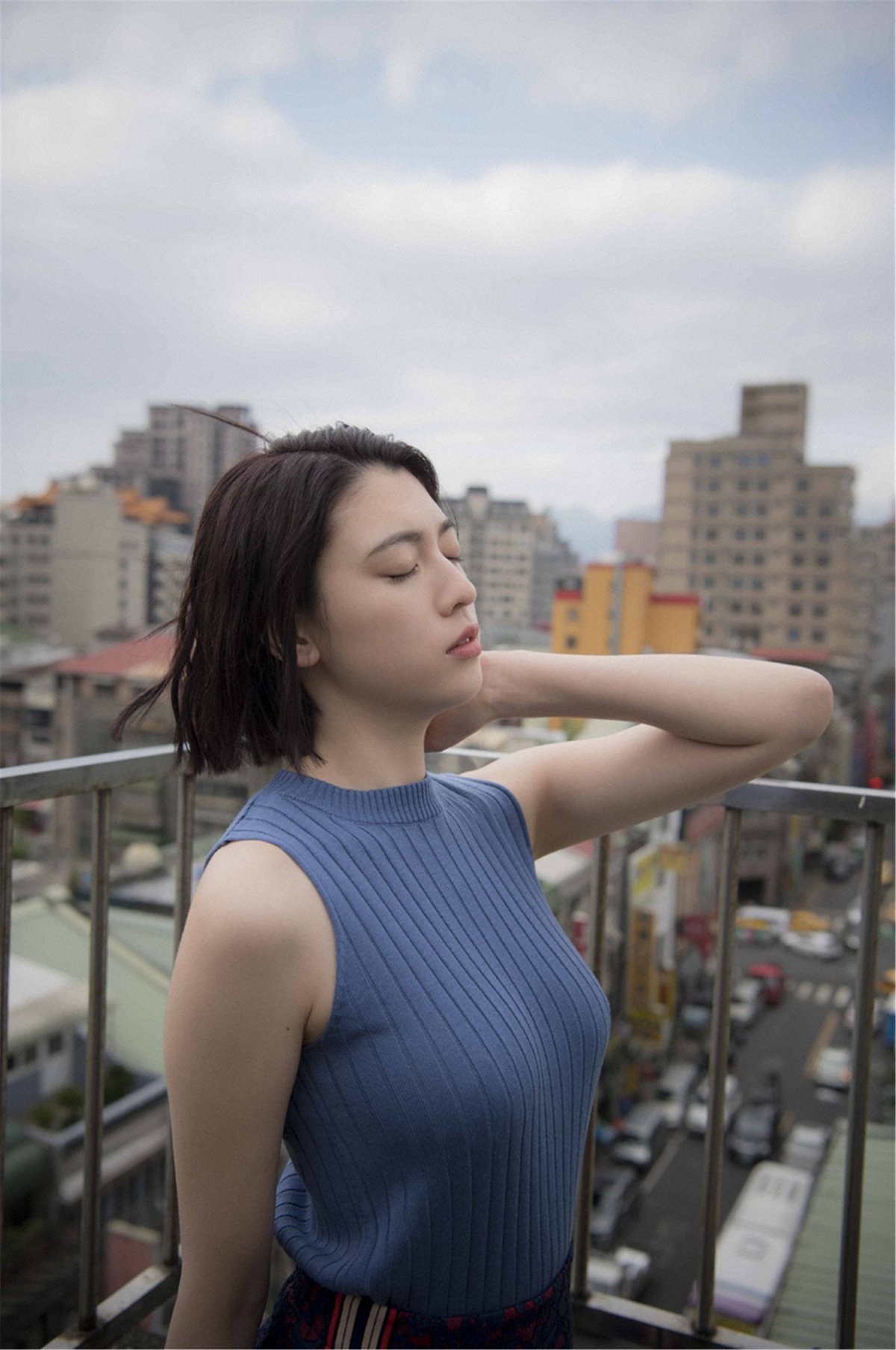 Photobook 2018 04 15 Ayaka Miyoshi 三吉彩花 Across The Sky 0059 0628258971.jpg