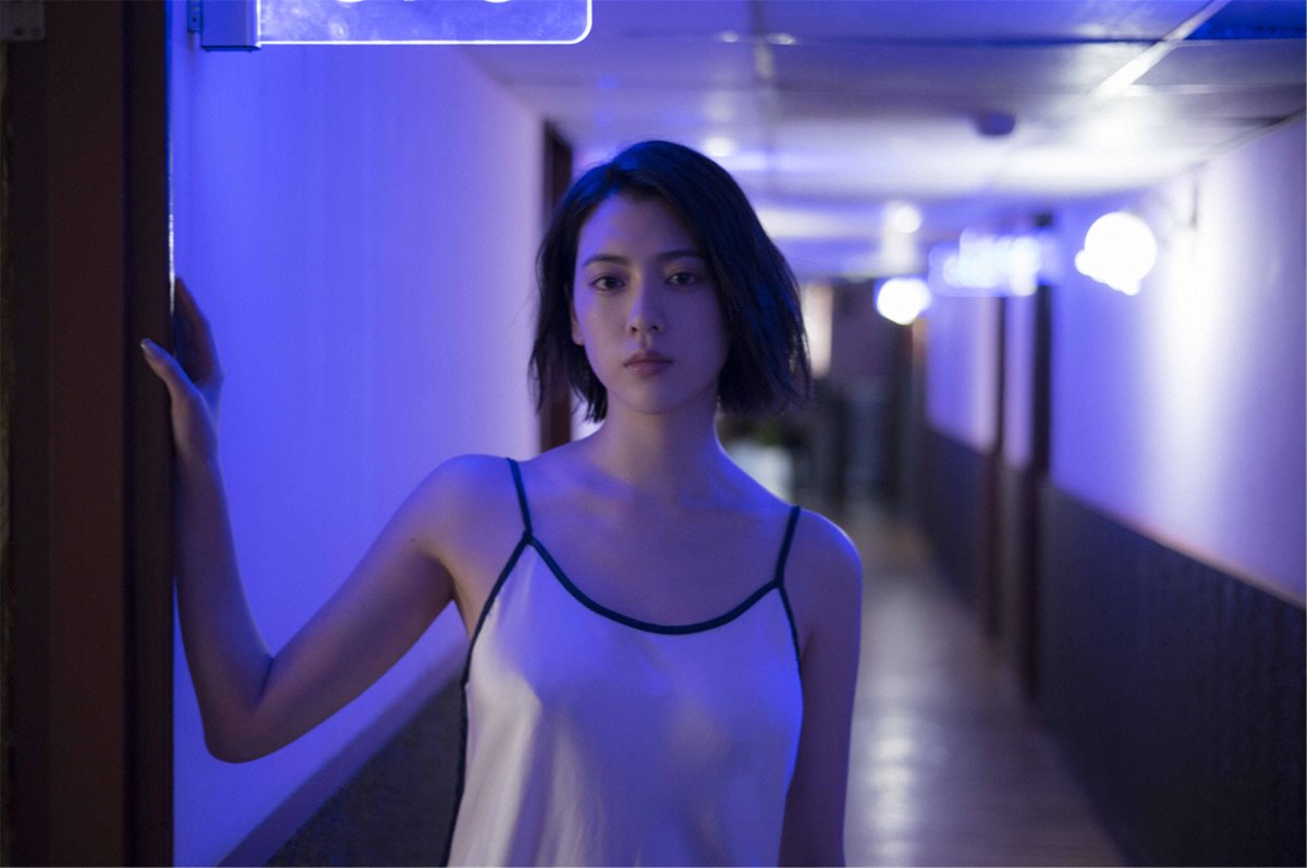 Photobook 2018 04 15 Ayaka Miyoshi 三吉彩花 Across The Sky 0047 7119423354.jpg