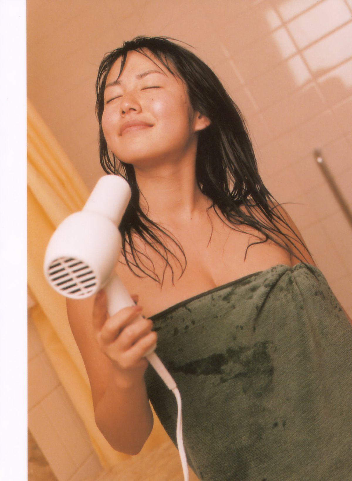 Photobook Sayaka Isoyama 磯山さやか Secret 0063 8399050046.jpg