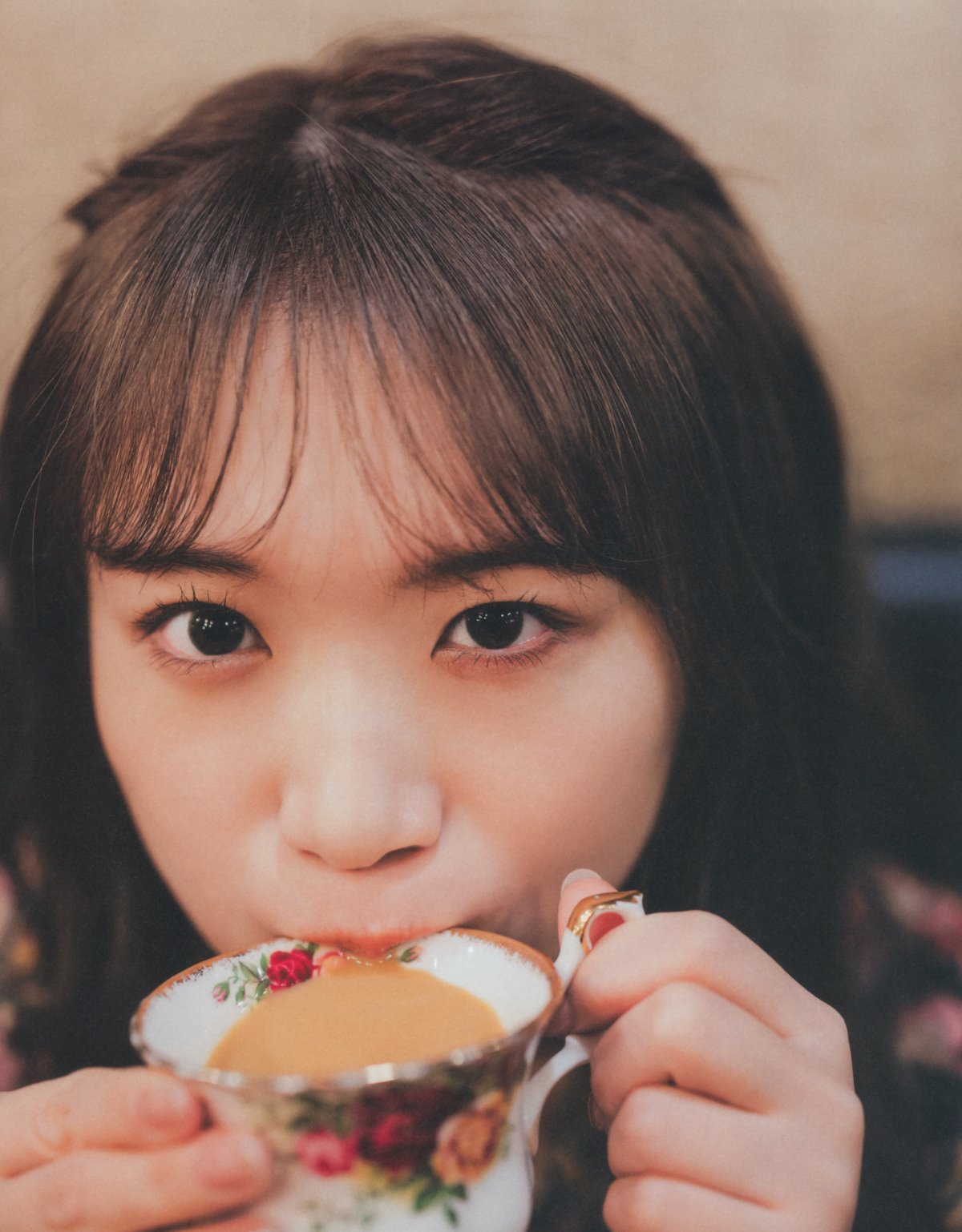 Photobook 2023 02 21 Manatsu Akimoto 秋元真夏 Graduation Commemorative Photo Book 0038 7731184270.jpg