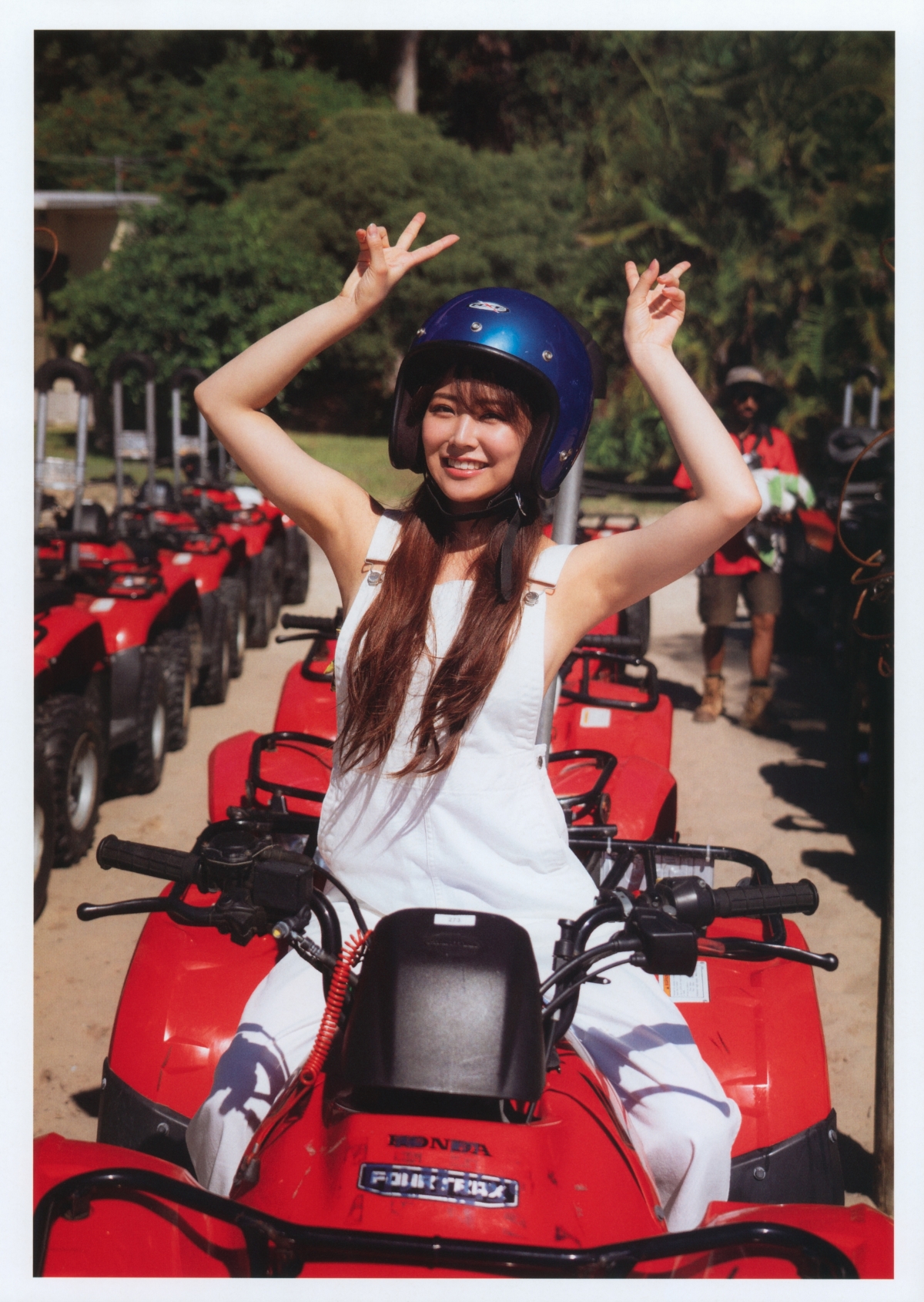 Photobook Miru Shiroma 白間美瑠 LOVE RUSH 0033 8467577192.jpg