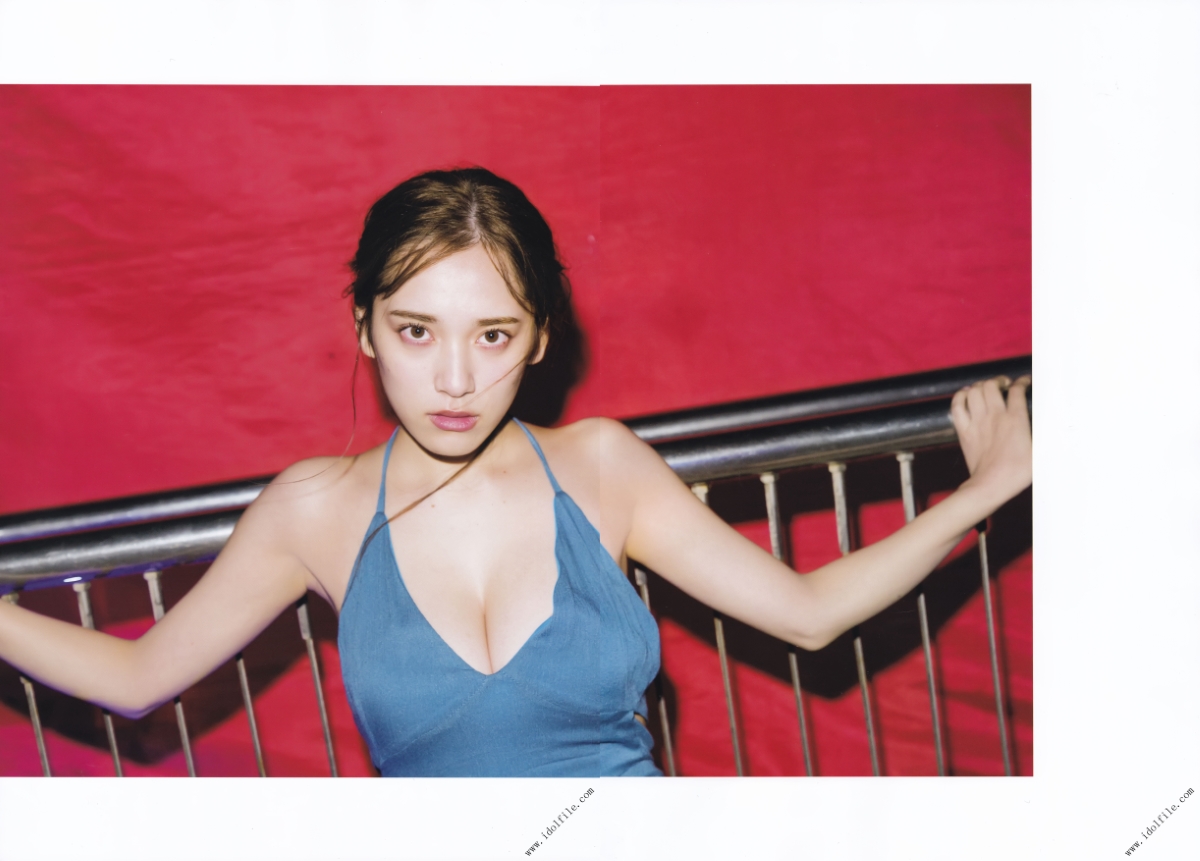 Photobook 2020 01 25 Sayaka Tomaru 都丸紗也華 MeeTomaru 0068 7121727876.jpg