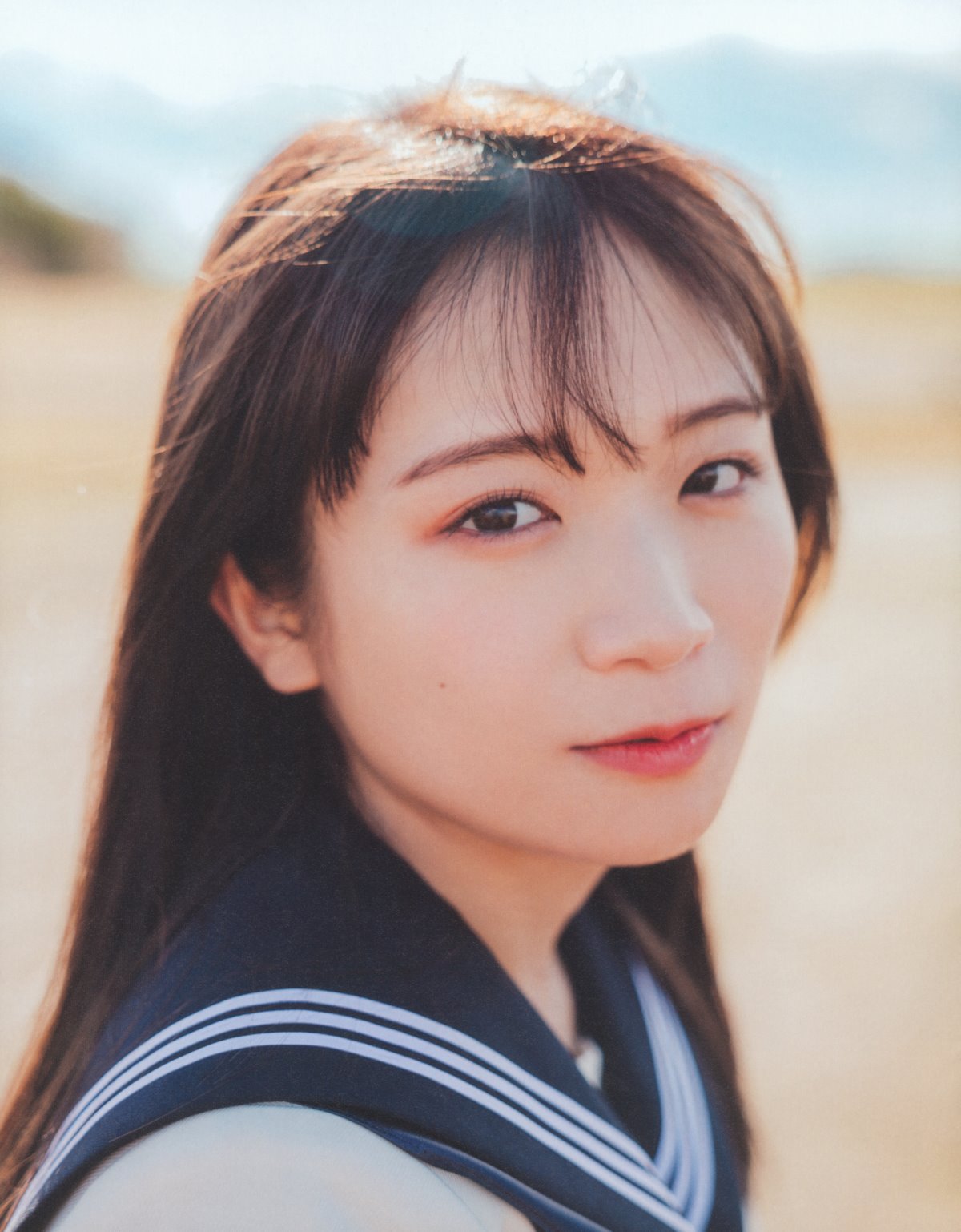 Photobook 2023 02 21 Manatsu Akimoto 秋元真夏 Graduation Commemorative Photo Book 0100 0353485274.jpg