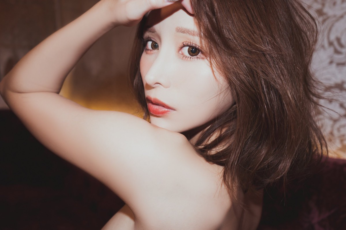 Weekly Photobook Mayuki Ito 伊藤舞雪 LadyMary 04 0087 8968884973.jpg