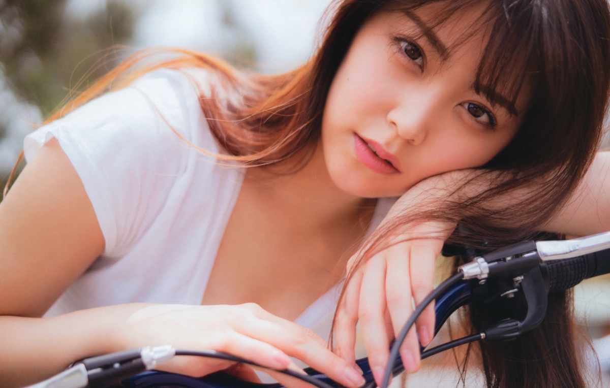 Photobook Miru Shiroma 白間美瑠 LOVE RUSH 0088 8977913549.jpg