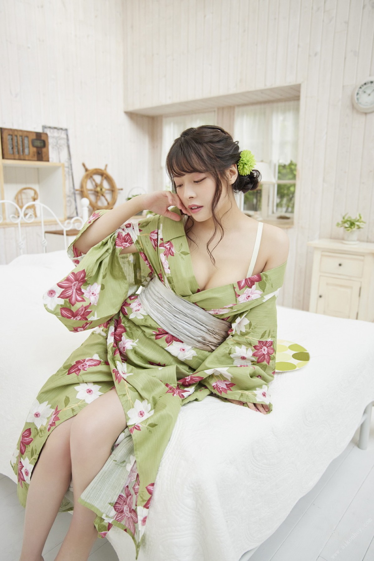 Photobook バケショ 河北彩花 石川澪 八木奈々 梓ヒカリ 小倉七海 0058 7953101793.jpg