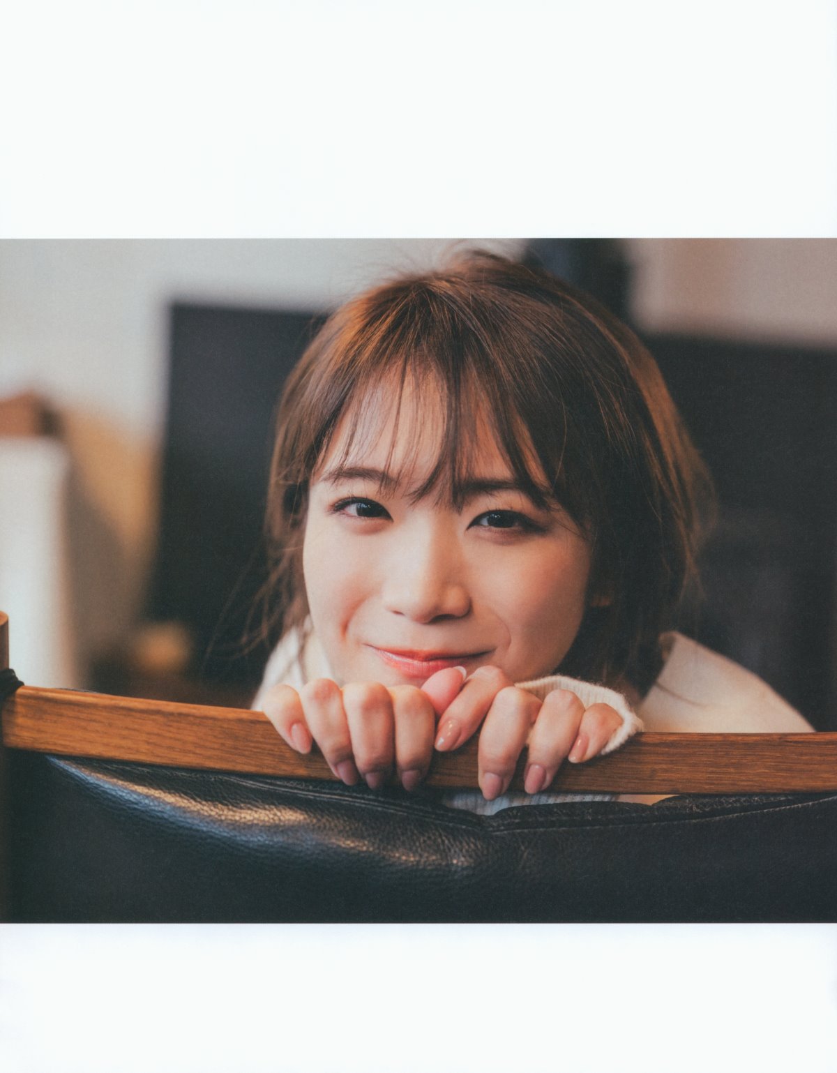 Photobook 2023 02 21 Manatsu Akimoto 秋元真夏 Graduation Commemorative Photo Book 0008 0136213035.jpg
