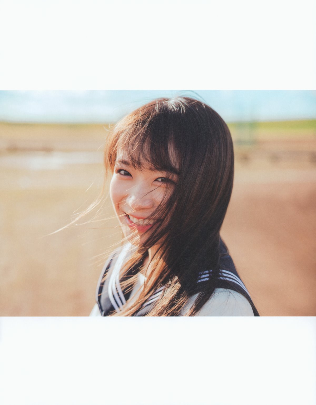 Photobook 2023 02 21 Manatsu Akimoto 秋元真夏 Graduation Commemorative Photo Book 0103 7706662028.jpg