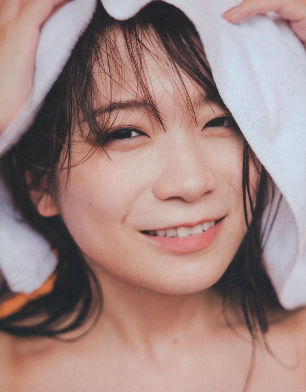 Photobook 2023 02 21 Manatsu Akimoto 秋元真夏 Graduation Commemorative Photo Book 0055 8318131472.jpg
