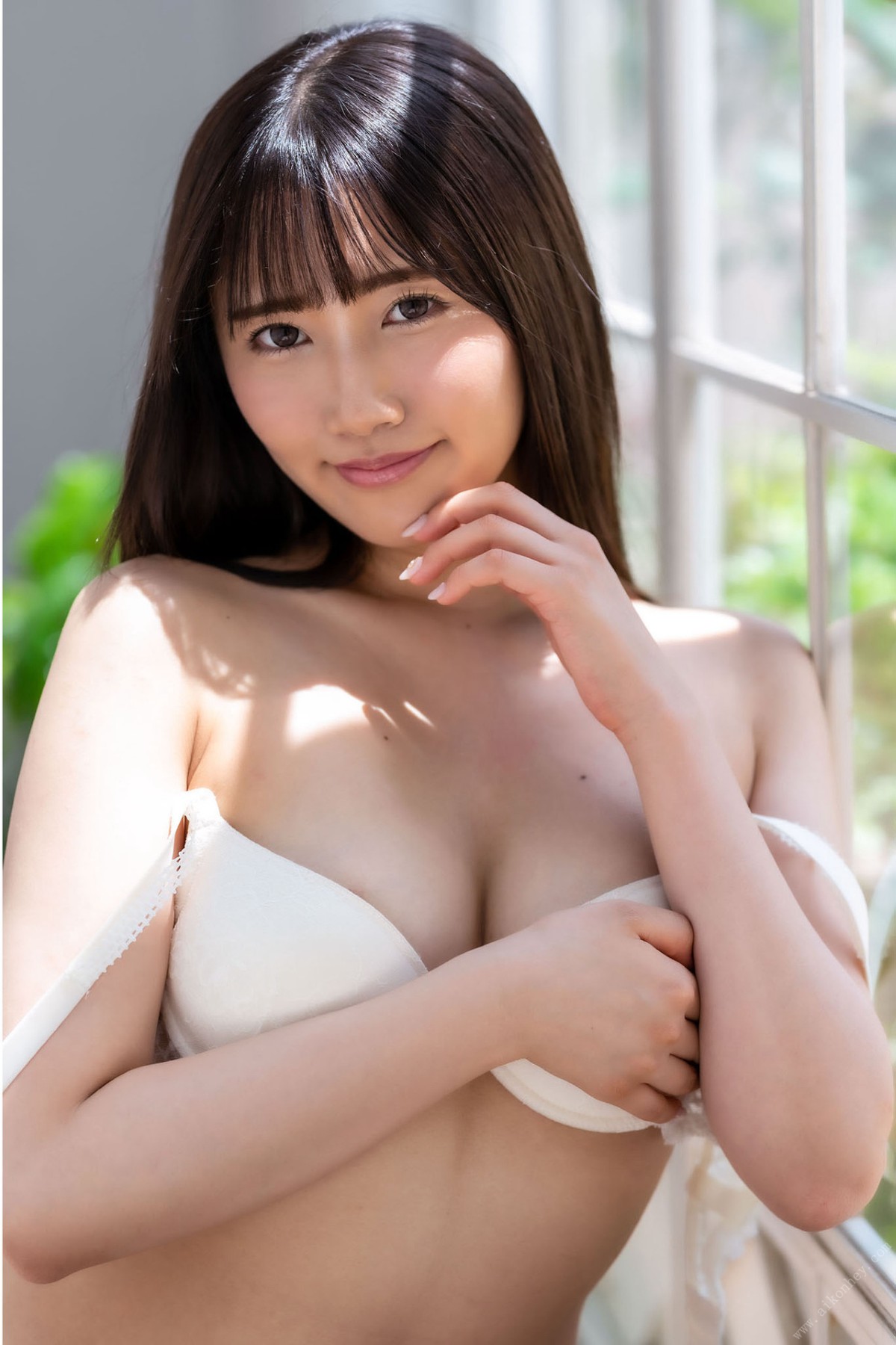 Photobook 2020 11 20 Amiri Saito 斎藤あみり Prestige Pose Message 01 0032 6233742878.jpg