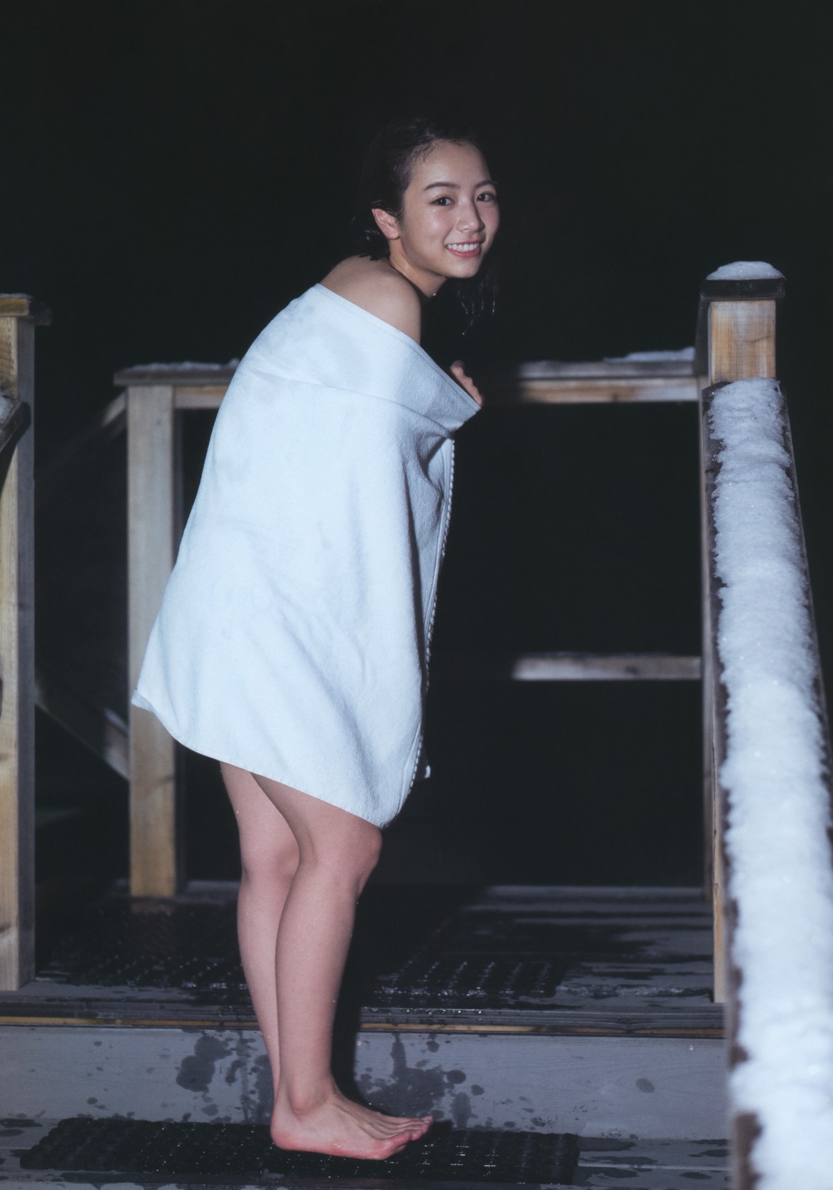Photobook 2018 12 27 Hinako Kitano 北野日奈子 Nogizaka46 1st Photobook Air Color 0020 8529858523.jpg