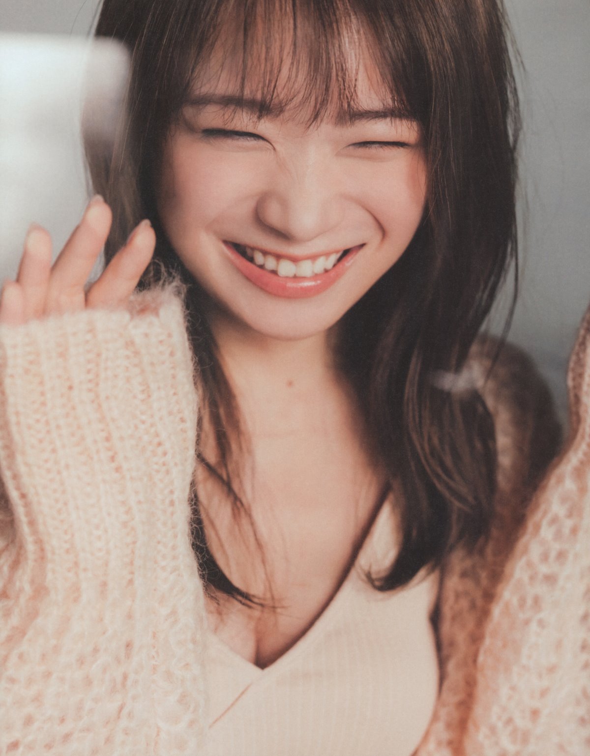 Photobook 2023 02 21 Manatsu Akimoto 秋元真夏 Graduation Commemorative Photo Book 0037 5927454896.jpg