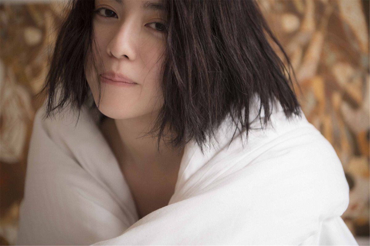 Photobook 2018 04 15 Ayaka Miyoshi 三吉彩花 Across The Sky 0041 2268697519.jpg