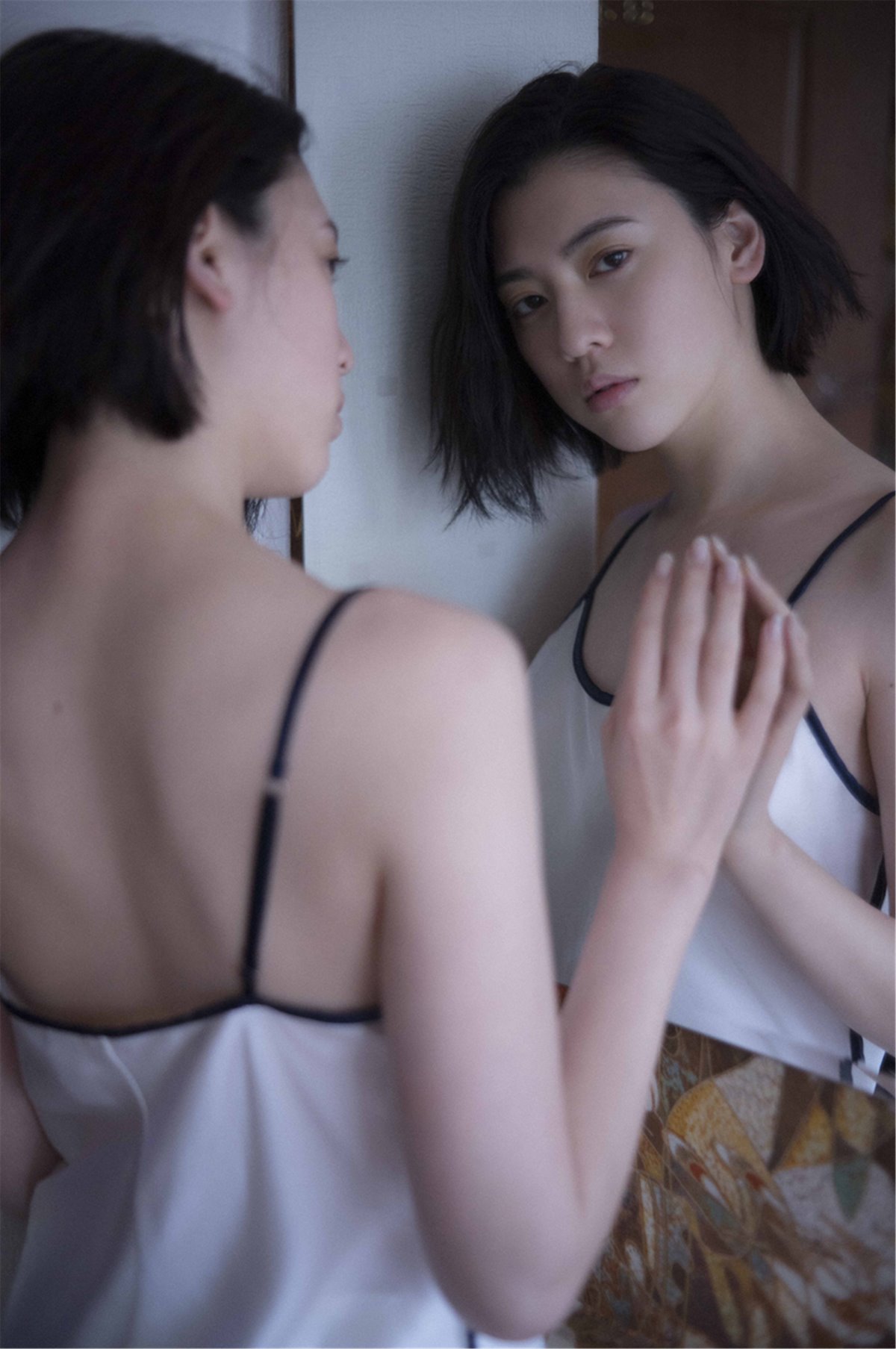 Photobook 2018 04 15 Ayaka Miyoshi 三吉彩花 Across The Sky 0050 0783164057.jpg
