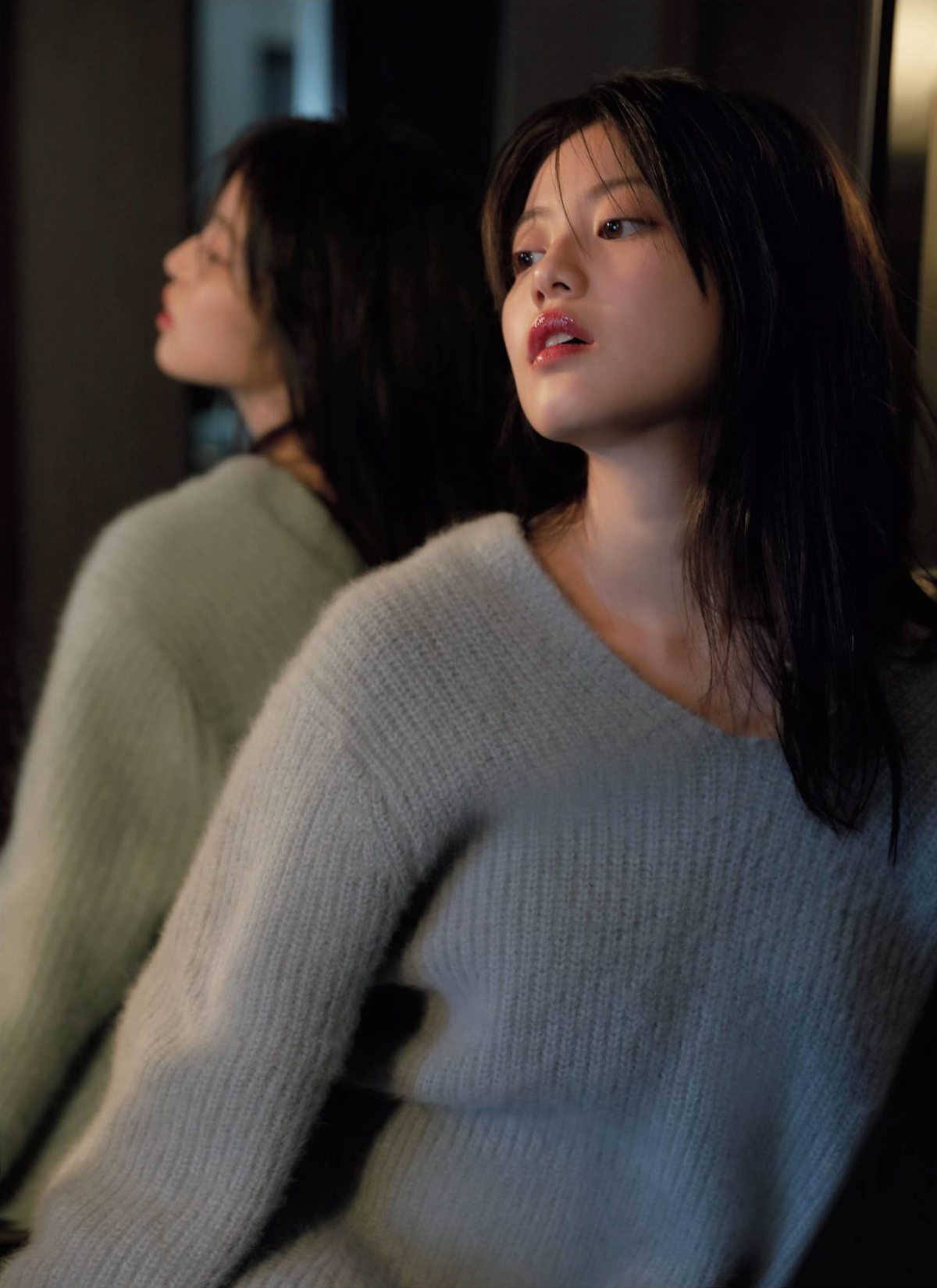 FRIDAY 2021 01 08 15 くるみ 宮地真緒 今田美桜 石田桃香 0017 4367705129.jpg