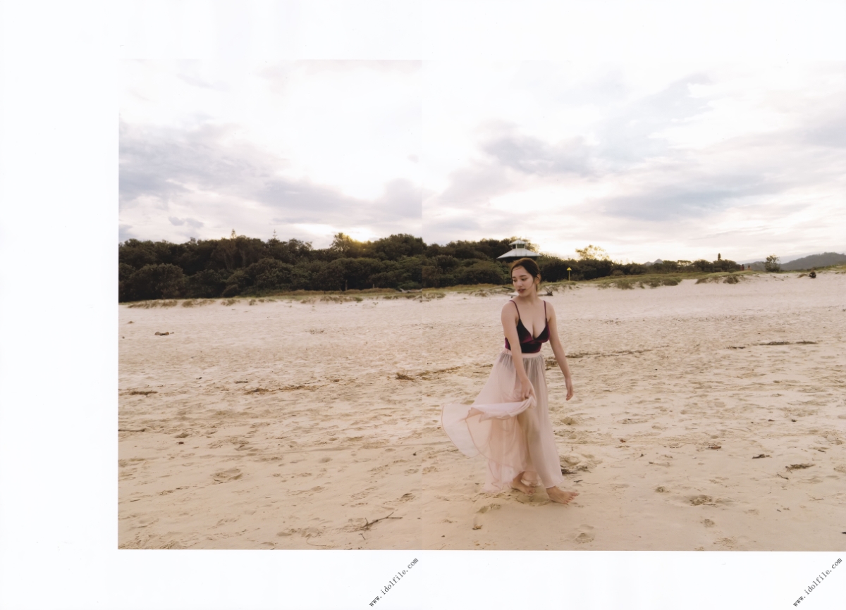 Photobook 2020 01 25 Sayaka Tomaru 都丸紗也華 MeeTomaru 0063 9245597074.jpg