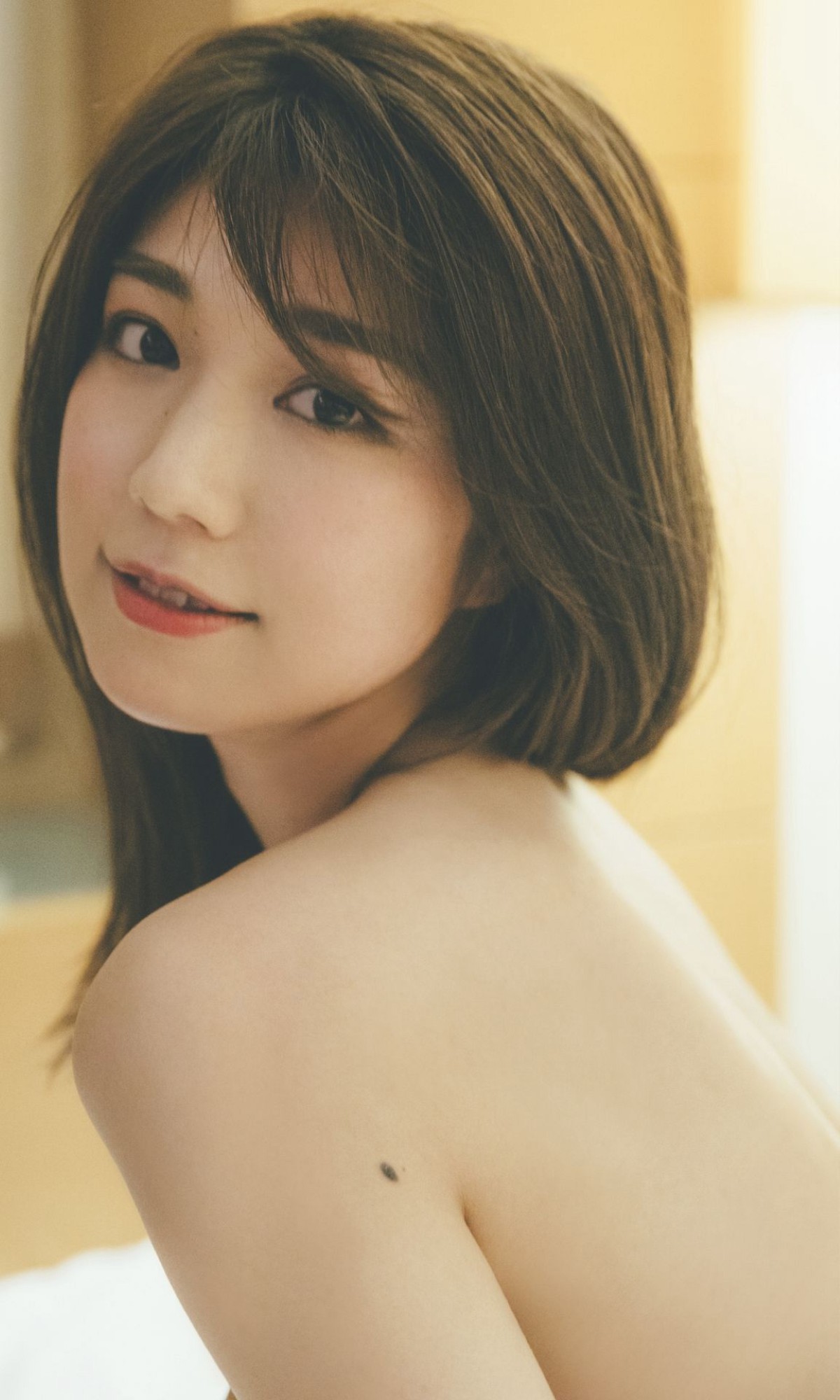 Weekly Photobook 2022 10 17 Yuki Fujiki 藤木由貴 Morning To Night At The Hotel 0045 5364532034.jpg