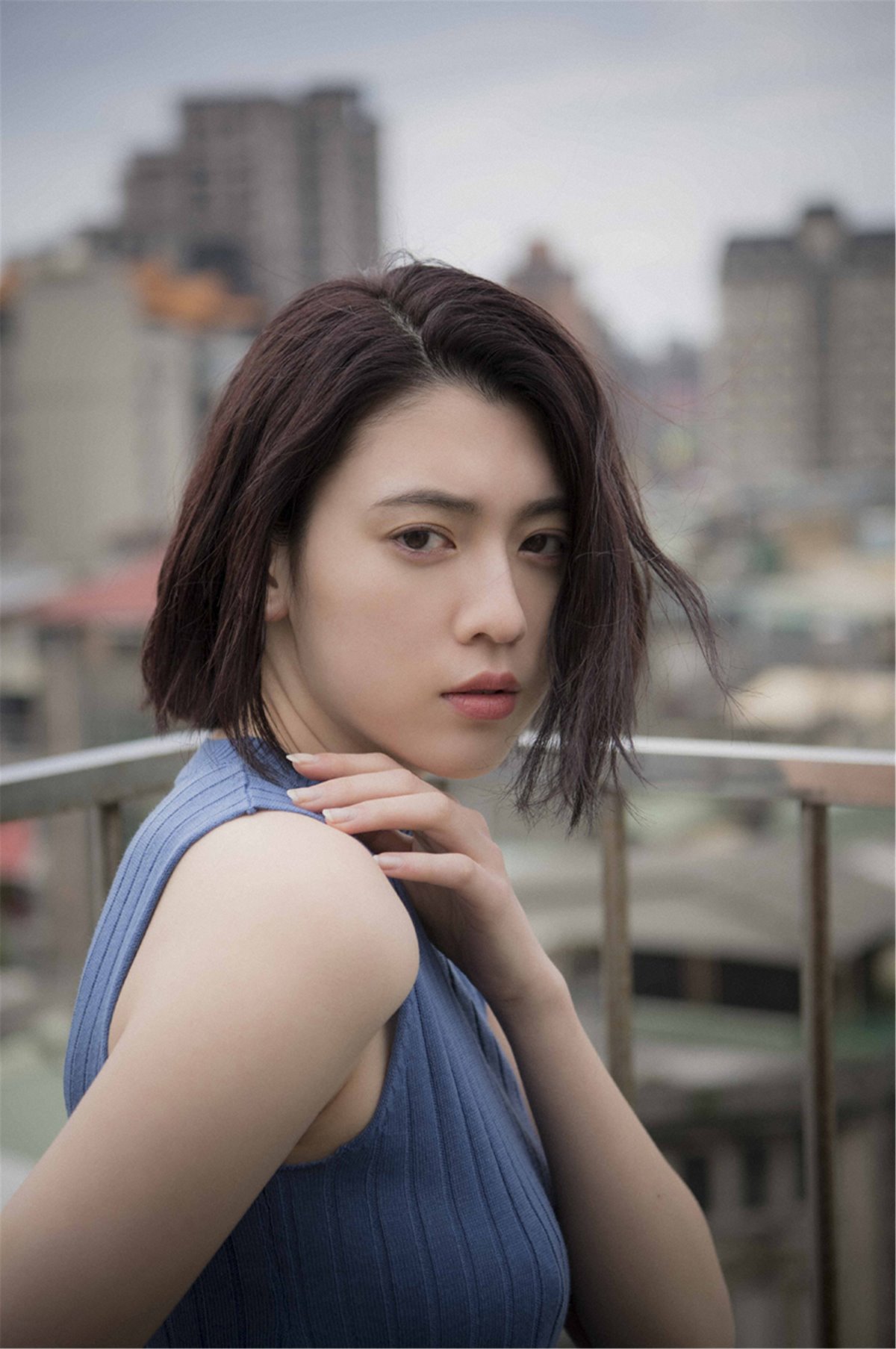 Photobook 2018 04 15 Ayaka Miyoshi 三吉彩花 Across The Sky 0060 5474820106.jpg