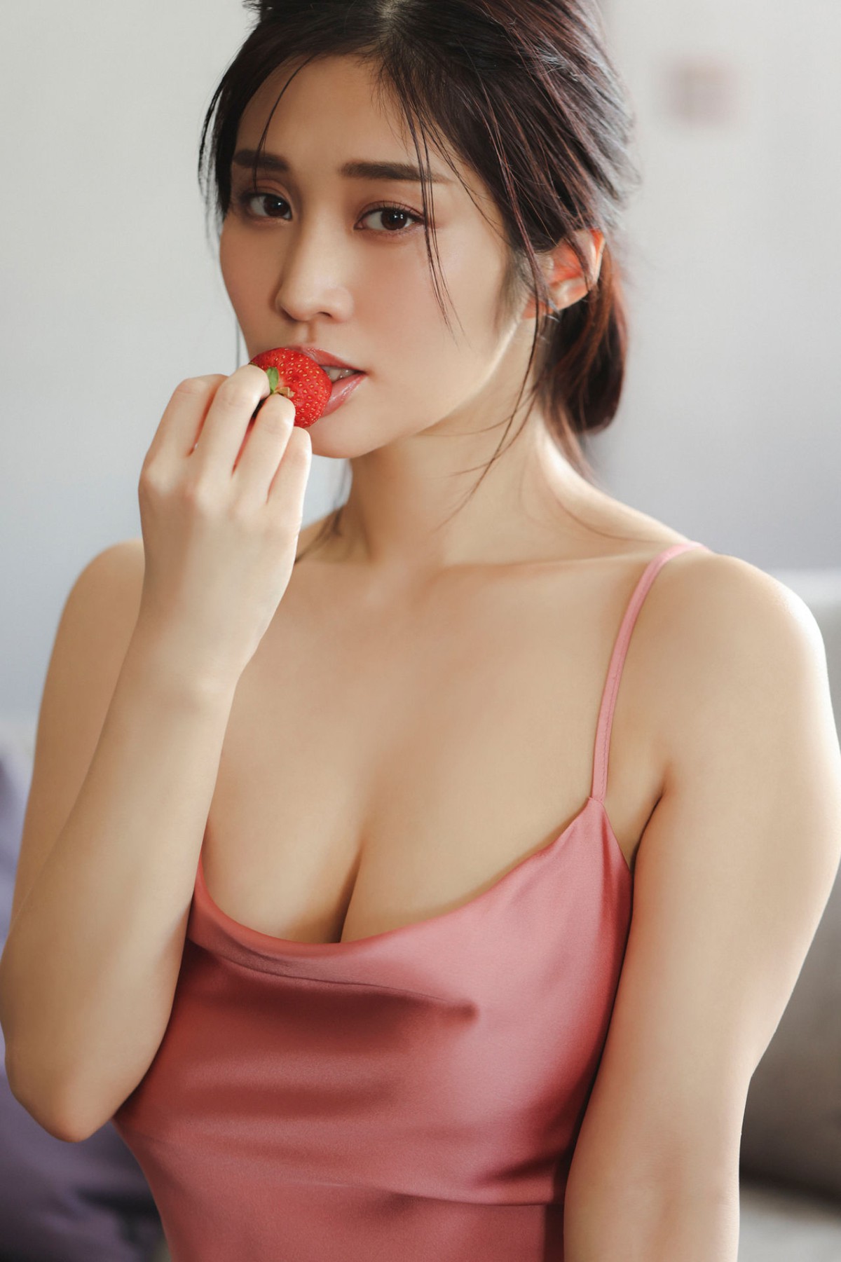 FRIDAY Digital Photobook 2023 02 10 Rin Takahashi 高橋凛 In A Suite Room With An I Cup Beauty Vol 2 0059 5169204798.jpg