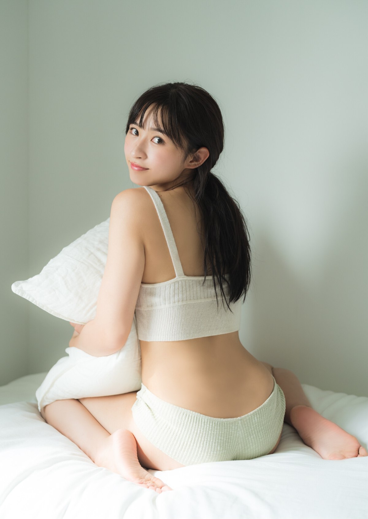 YJ Photobook 2022 11 17 Hinata Matsumoto 松本日向 The Dream Goes On 0011 3946851545.jpg