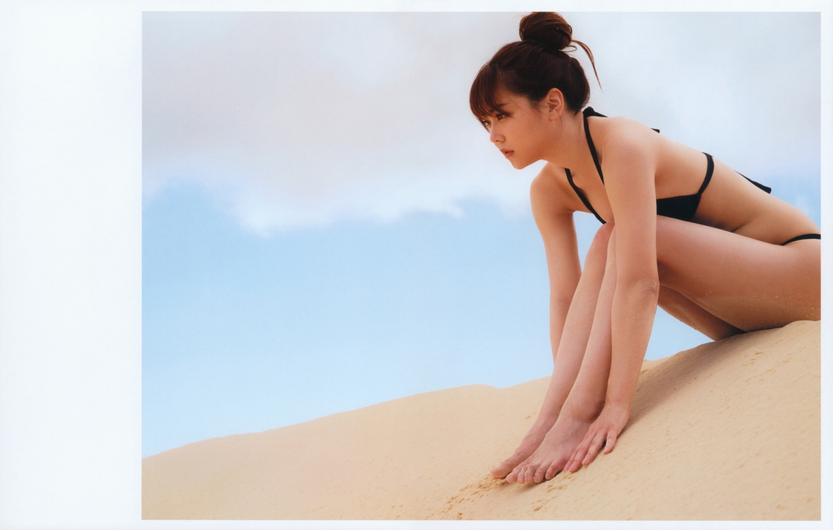 Photobook Miru Shiroma 白間美瑠 LOVE RUSH 0113 0520100043.jpg