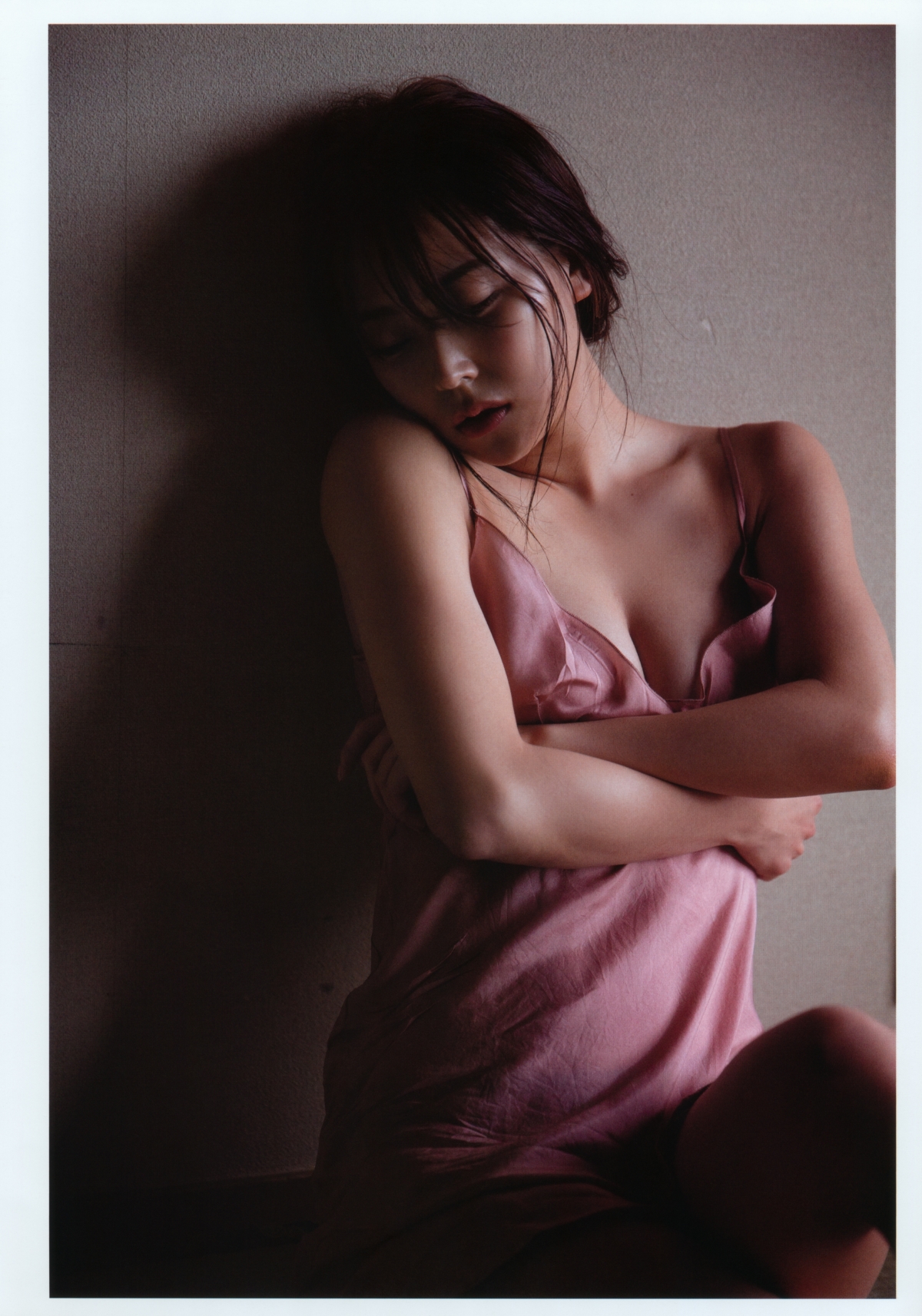 Photobook Miru Shiroma 白間美瑠 NMB48 Graduation Commemorative Photobook REBORN 0061 0891078435.jpg