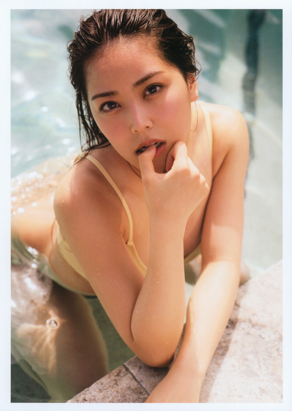 Photobook Miru Shiroma 白間美瑠 LOVE RUSH 0098 5215252758.jpg