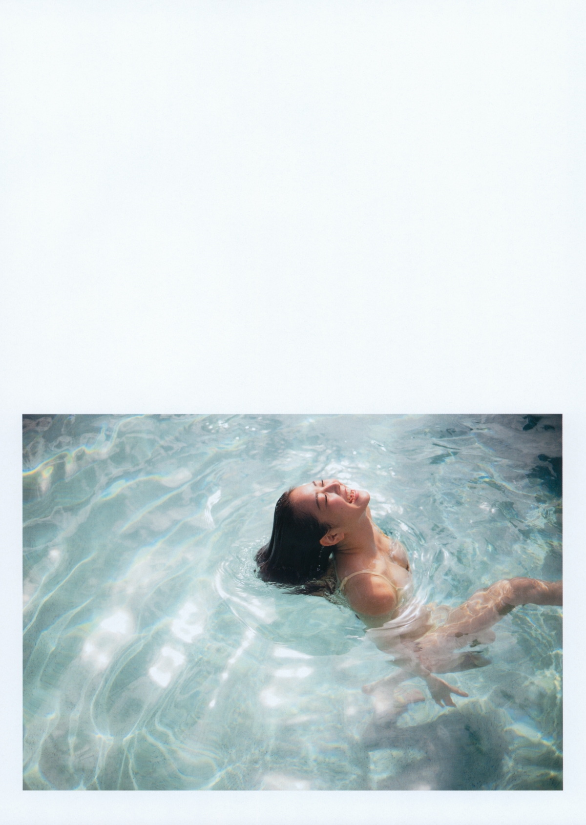 Photobook Miru Shiroma 白間美瑠 LOVE RUSH 0100 5353133780.jpg