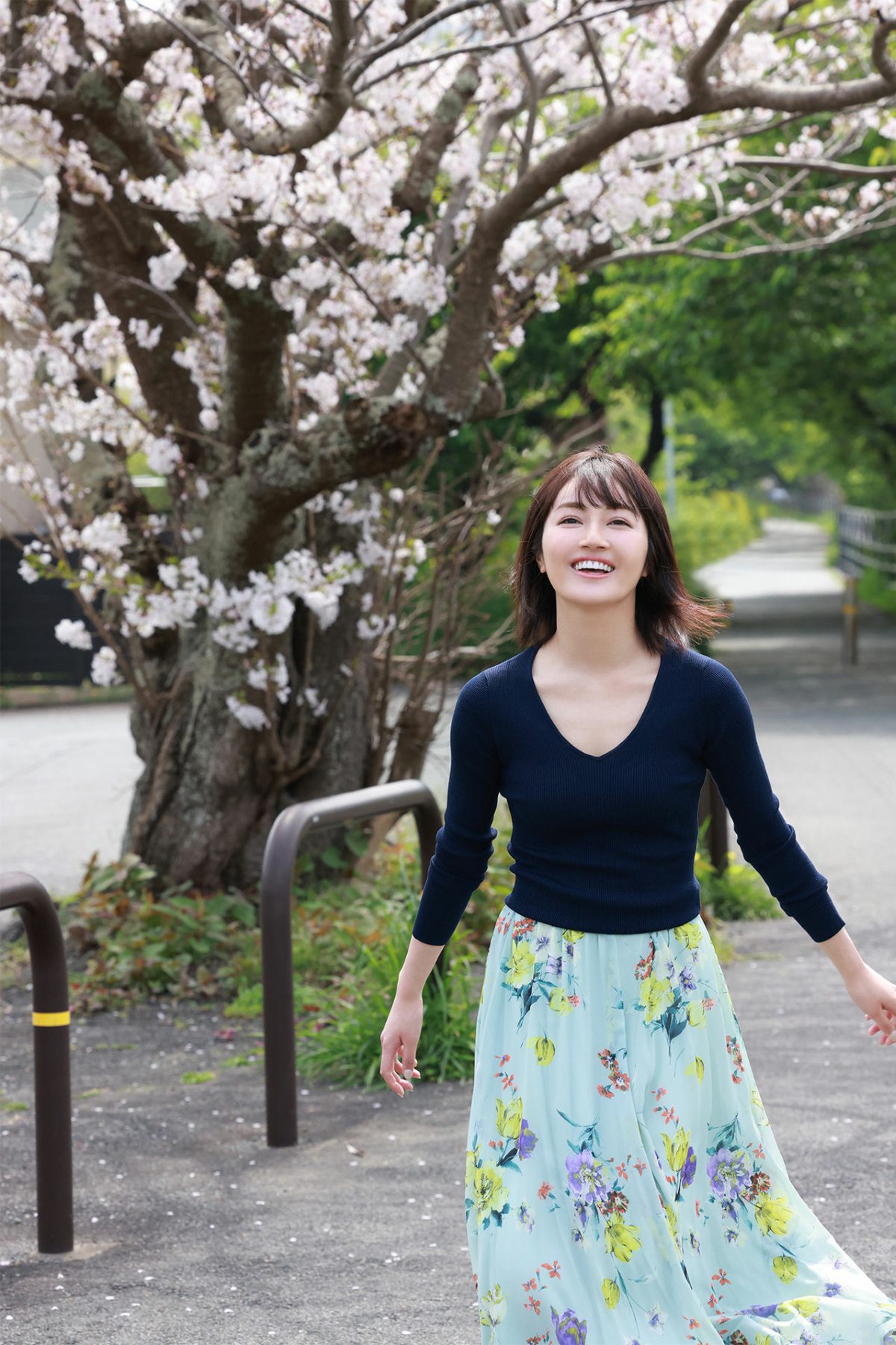 Photobook 新藤まなみ 蠱惑 Vol 2 オール未公開100カット超完全版 まさかの初バストトップ解禁FRIDAYデジタル写真集 0087 4768368483.jpg