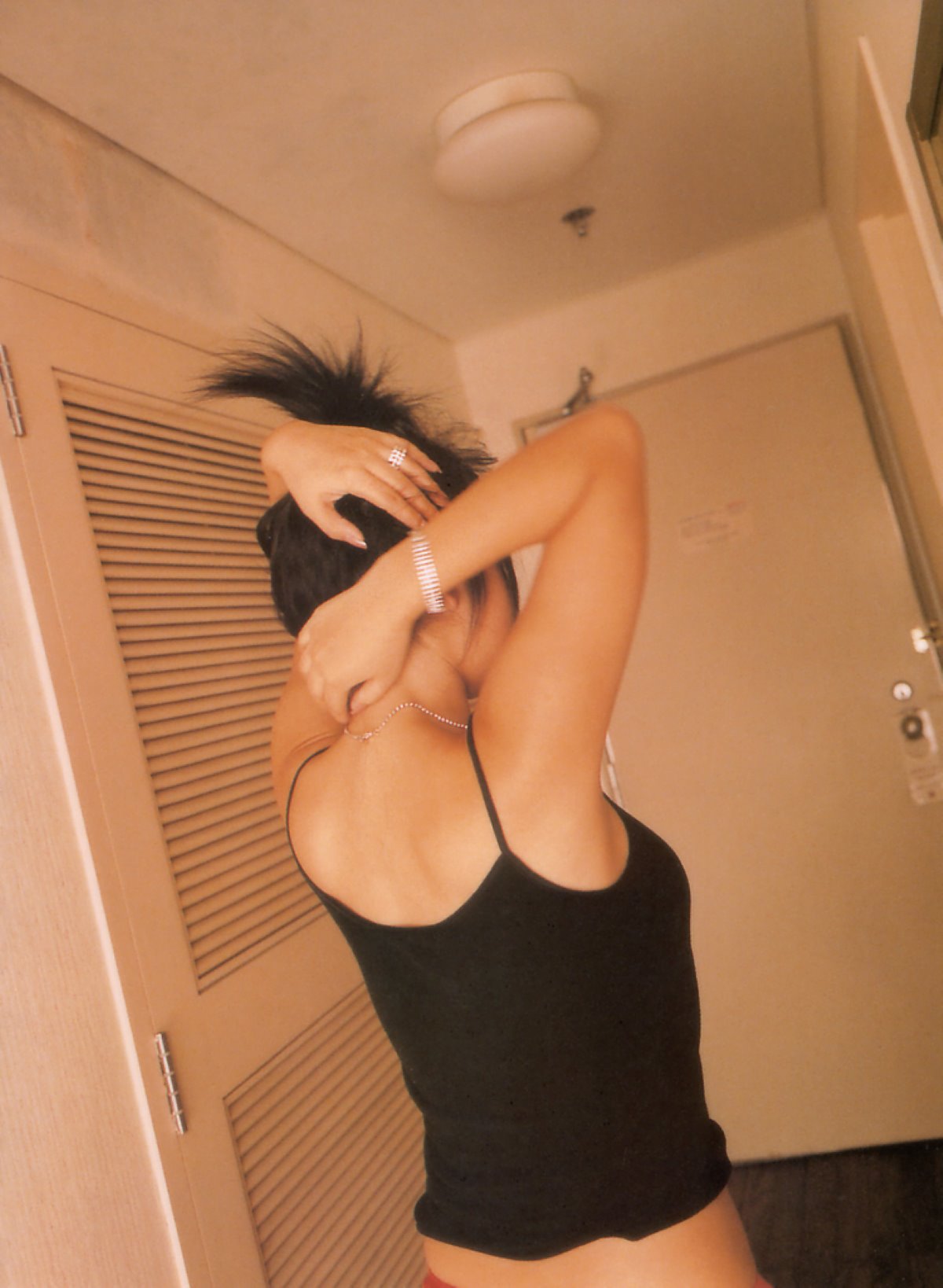 Photobook Sayaka Isoyama 磯山さやか Secret 0105 7760181902.jpg